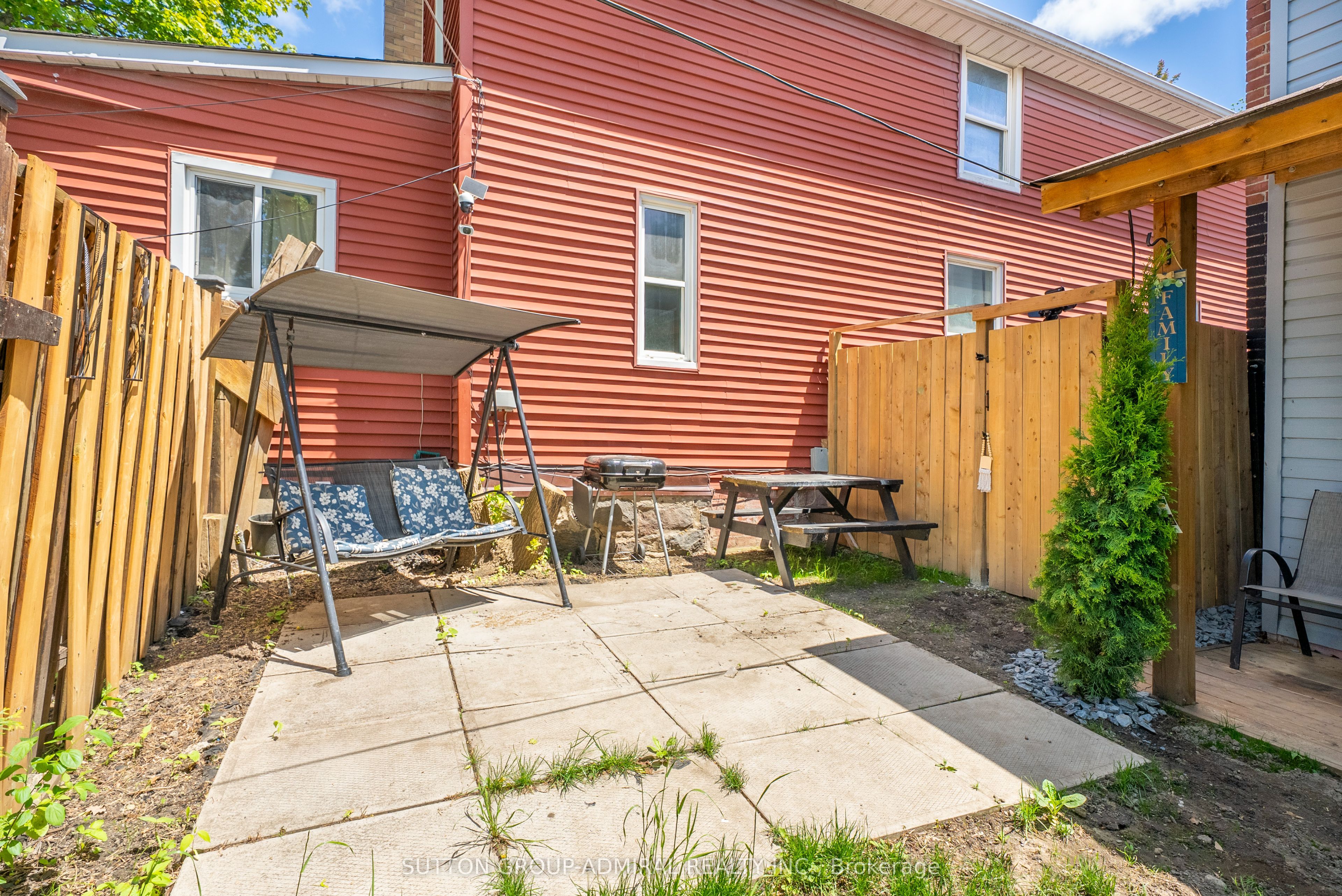 20 Brock Street E Property Photo 32