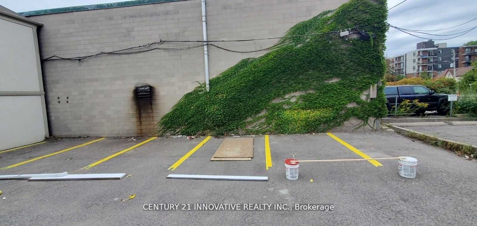 82 Centre Street N Property Photo 3