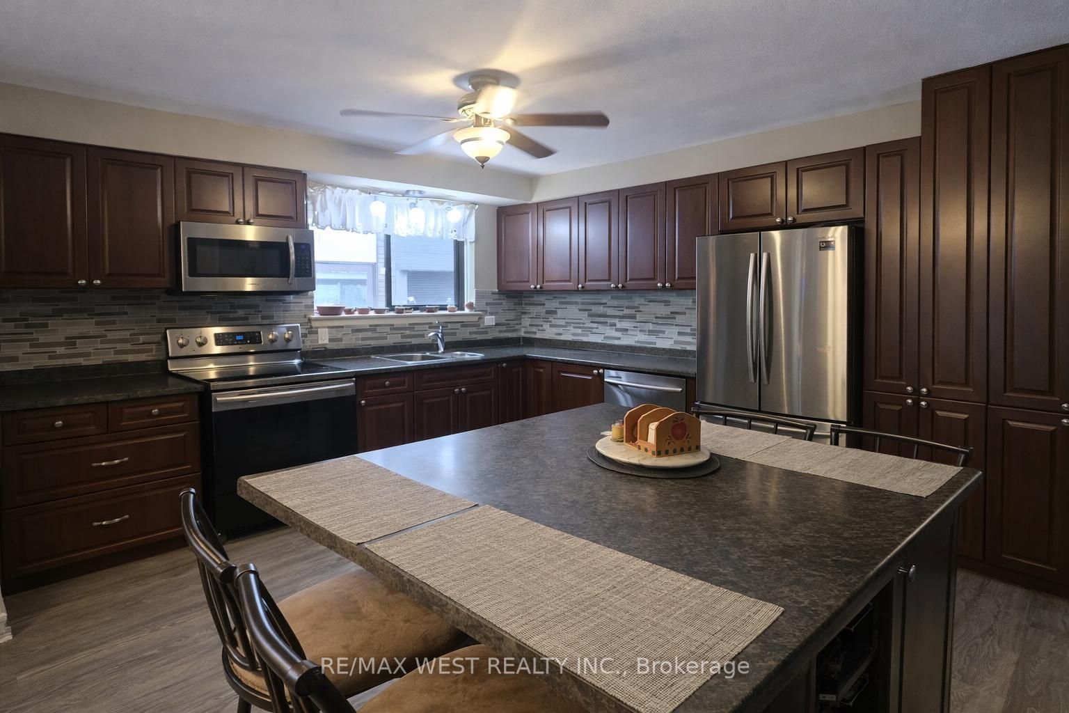 662 Balsam Crescent Property Photo 3
