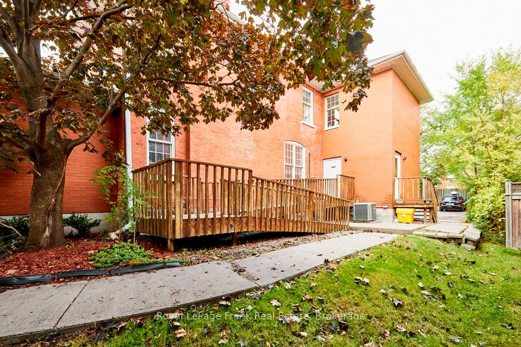 215 Simcoe Street N Property Photo 6