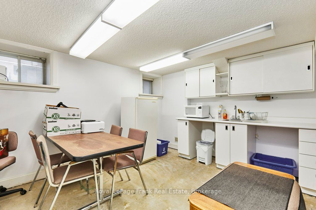 215 Simcoe Street N Property Photo 29