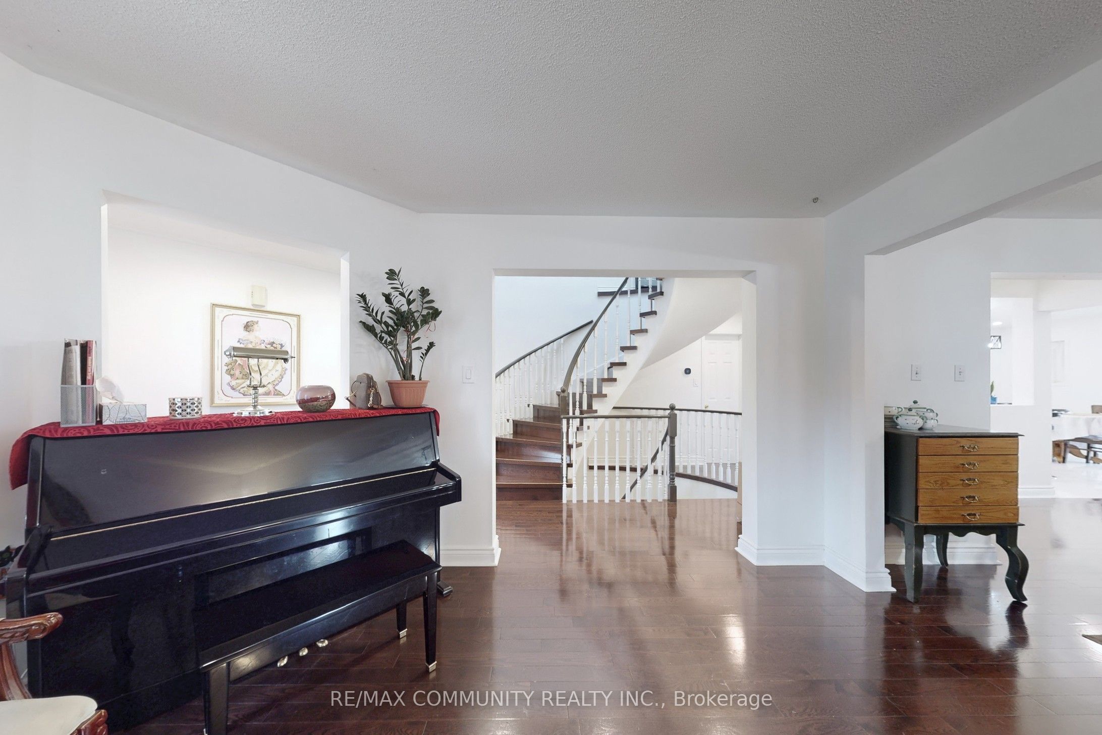 71 Hibbard Drive Property Photo 6