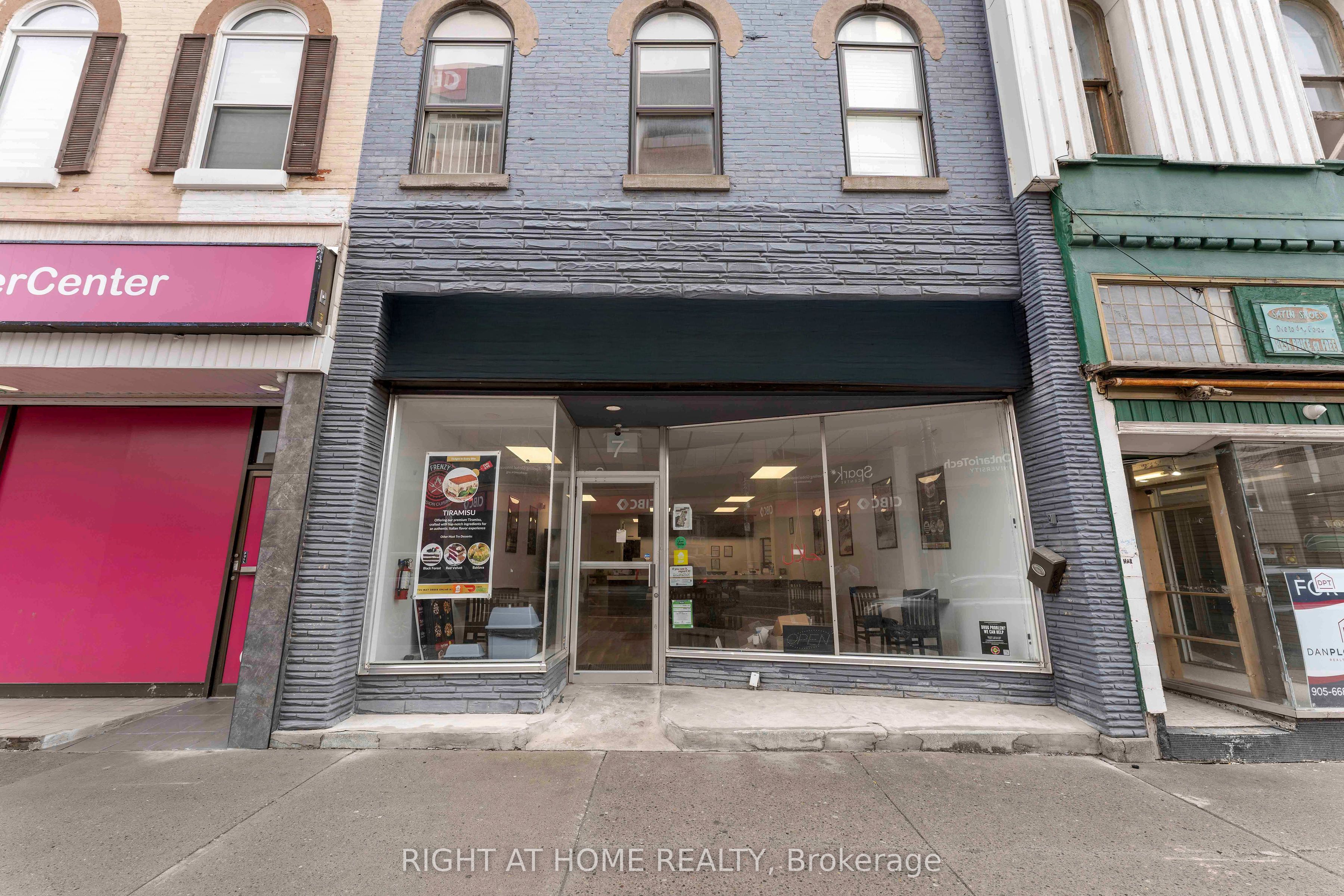 7 E SIMCOE Street S Property Photo 1