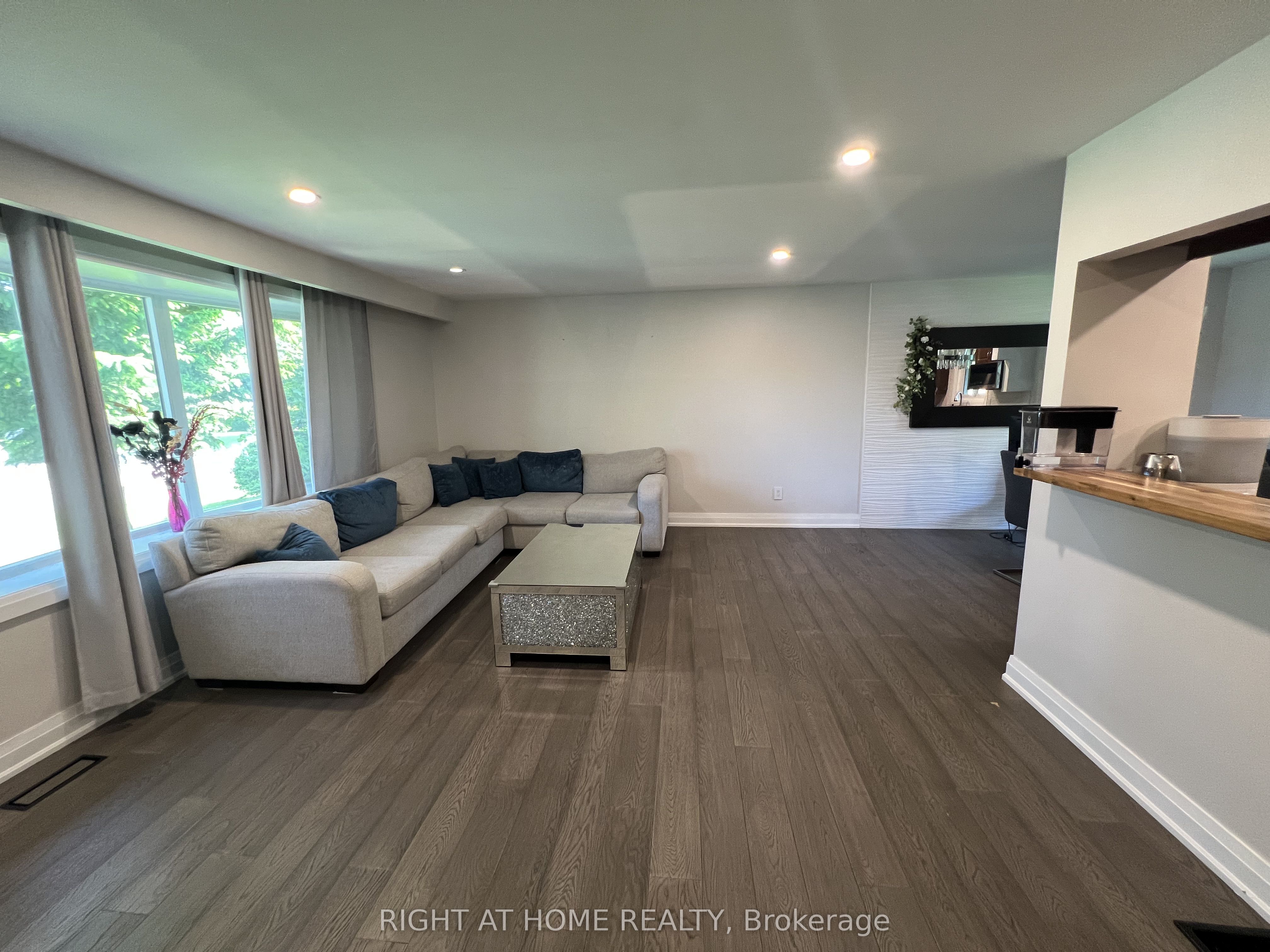 310 Admiral Road Property Photo 12