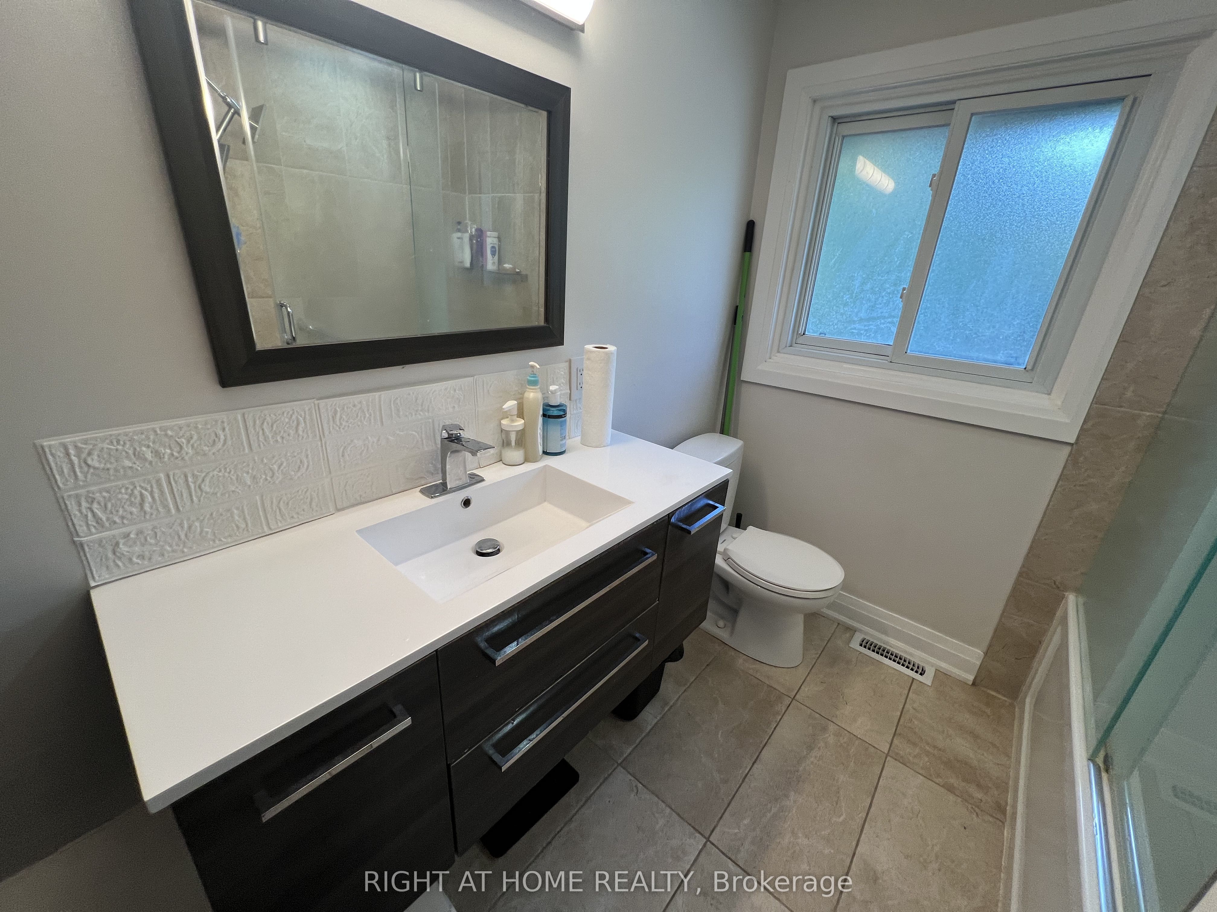 310 Admiral Road Property Photo 28