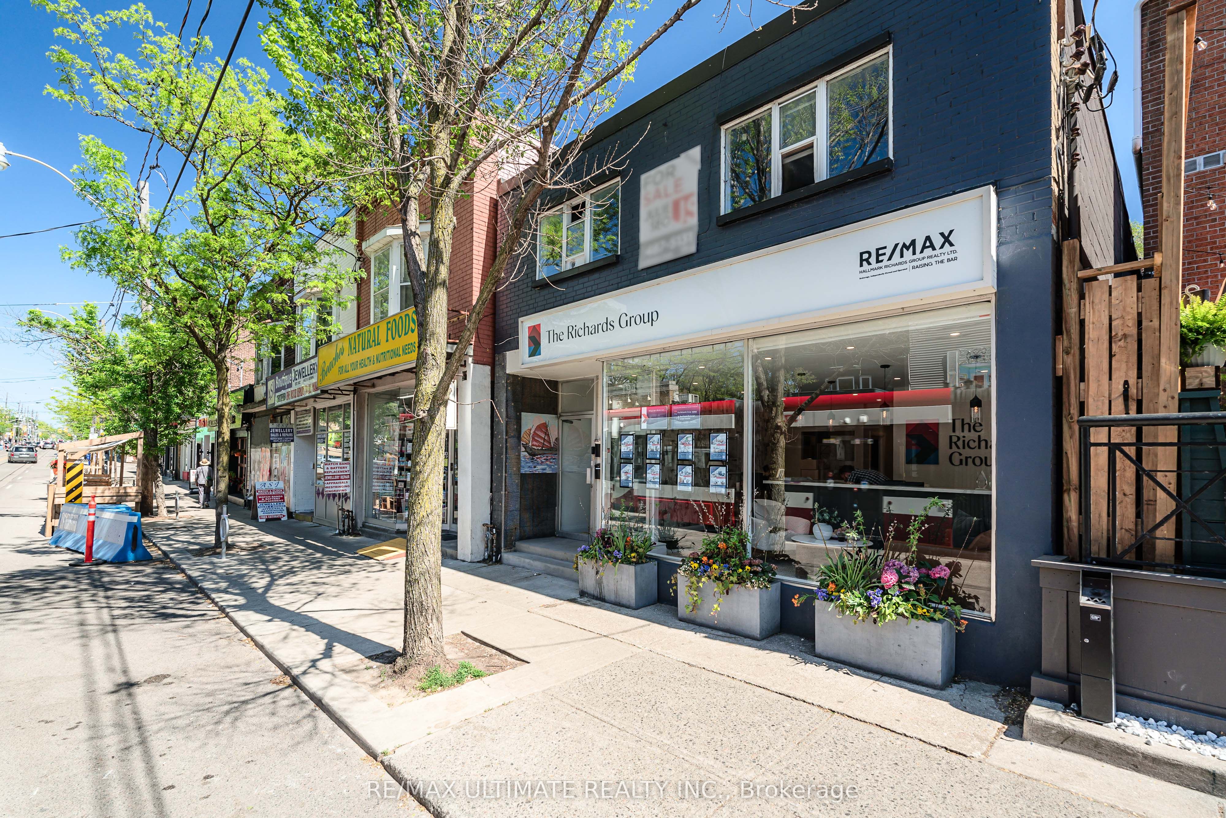1945 Queen Street E