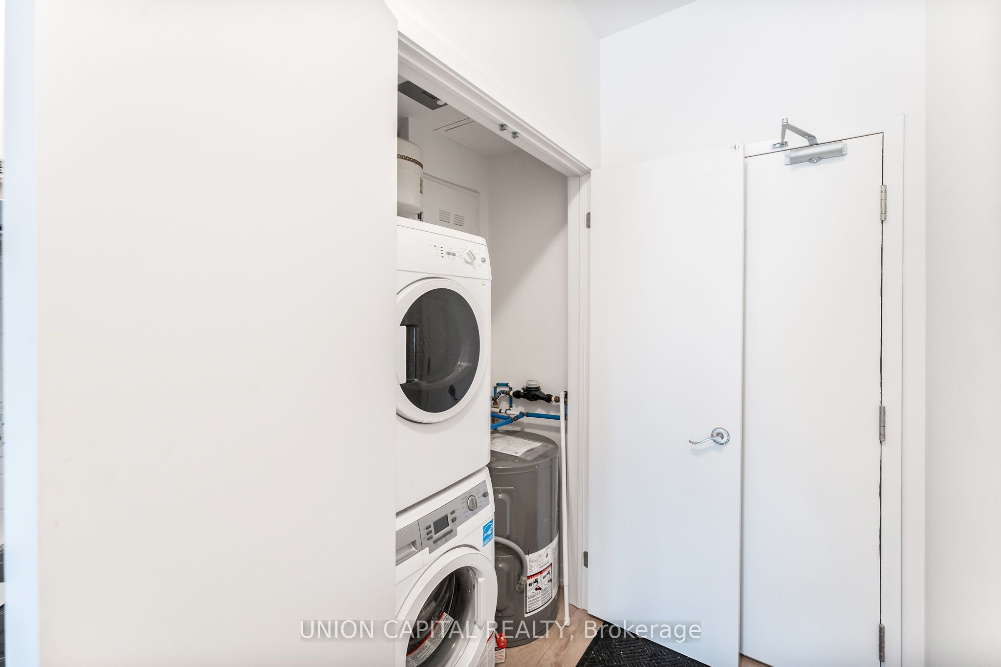 1800 Simcoe Street 201 Property Photo 8