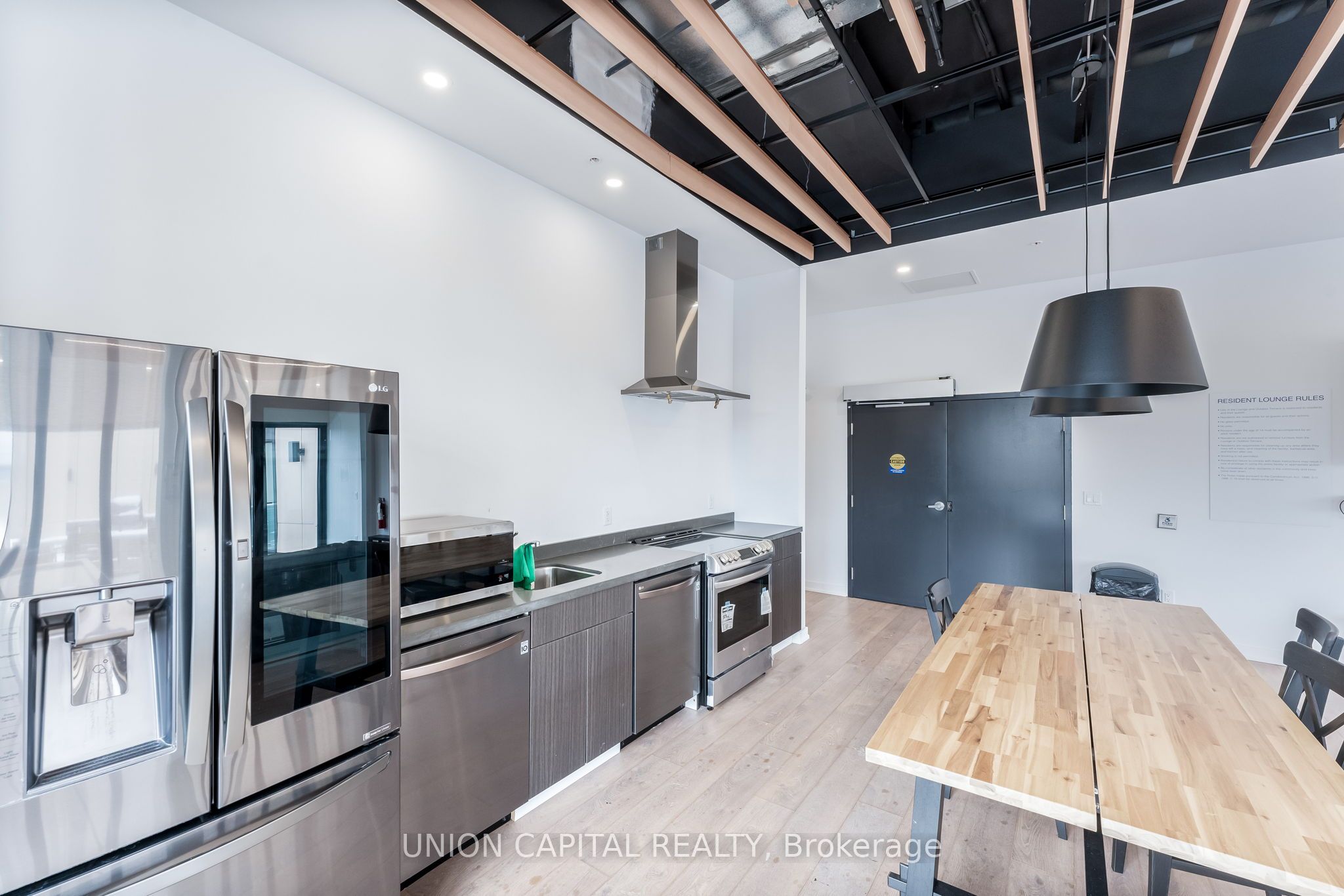 1800 Simcoe Street 201 Property Photo 10