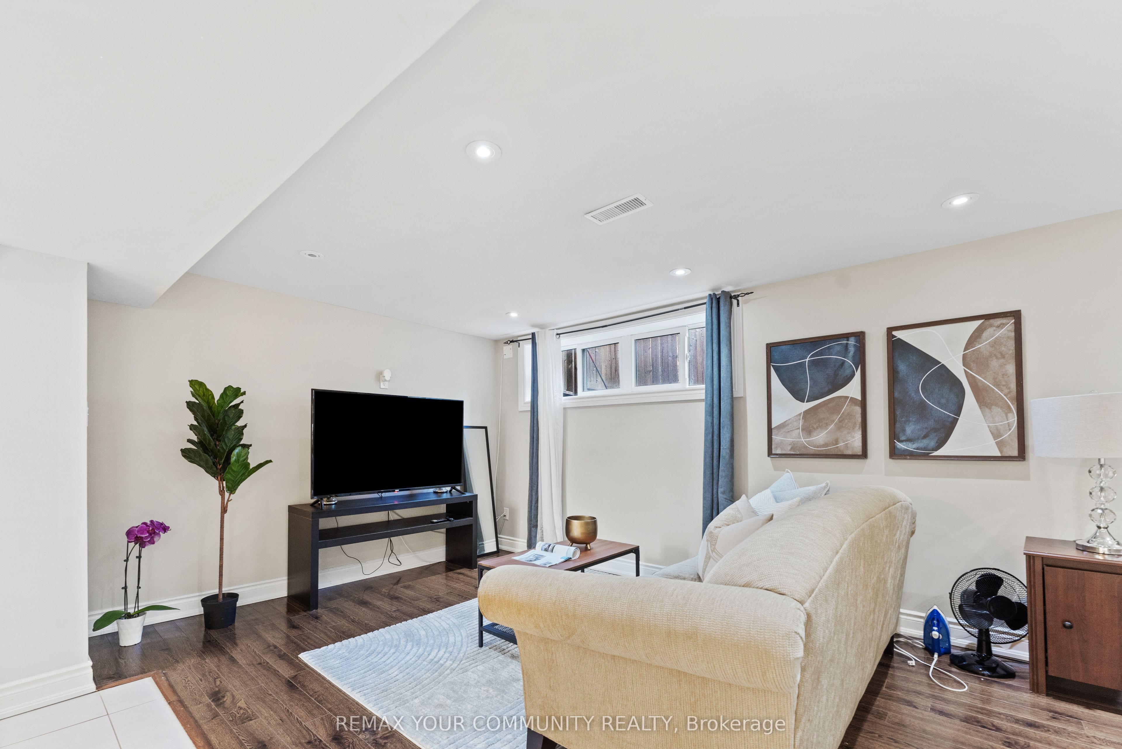 23 Penetang Crescent Property Photo 24