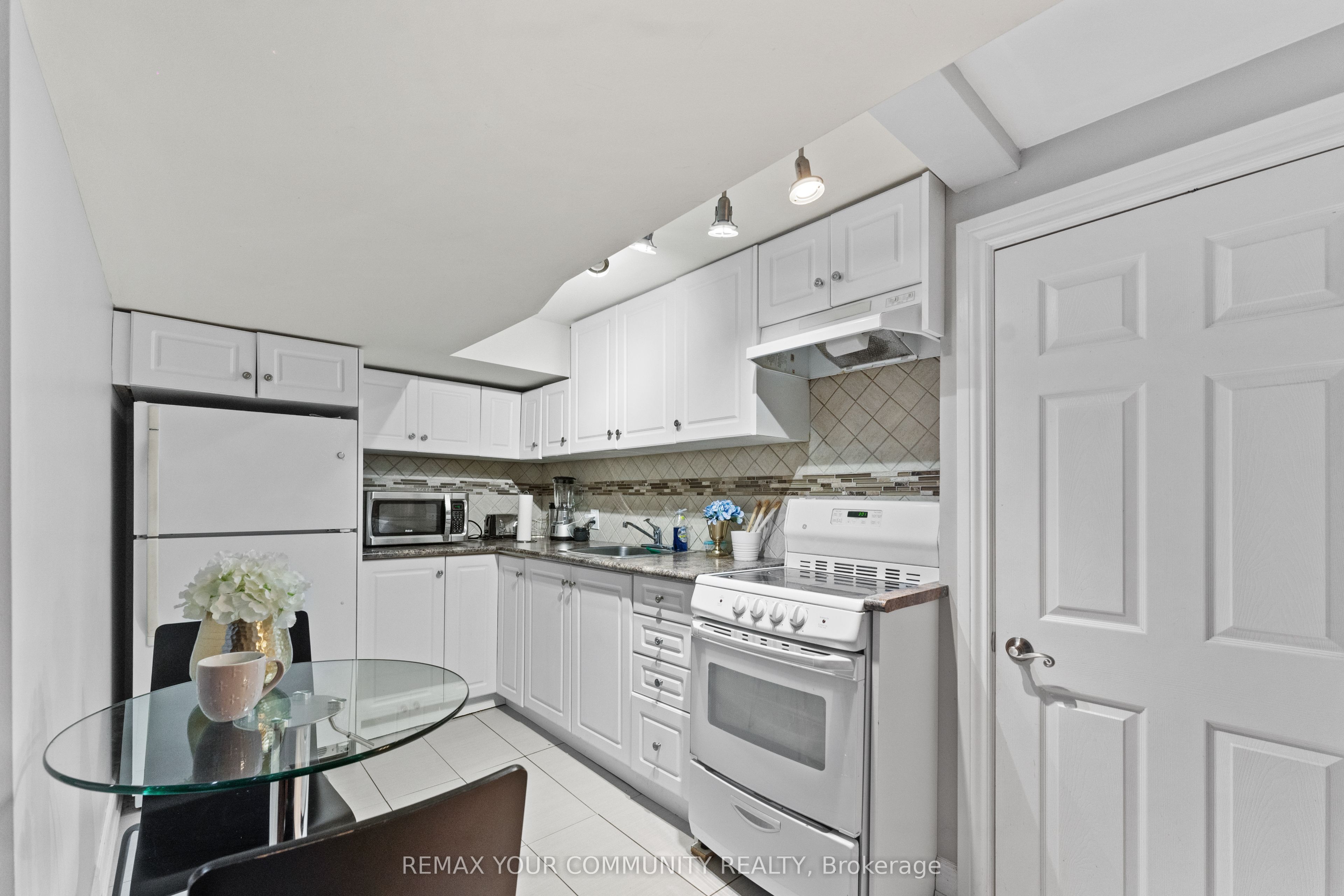 23 Penetang Crescent Property Photo 27