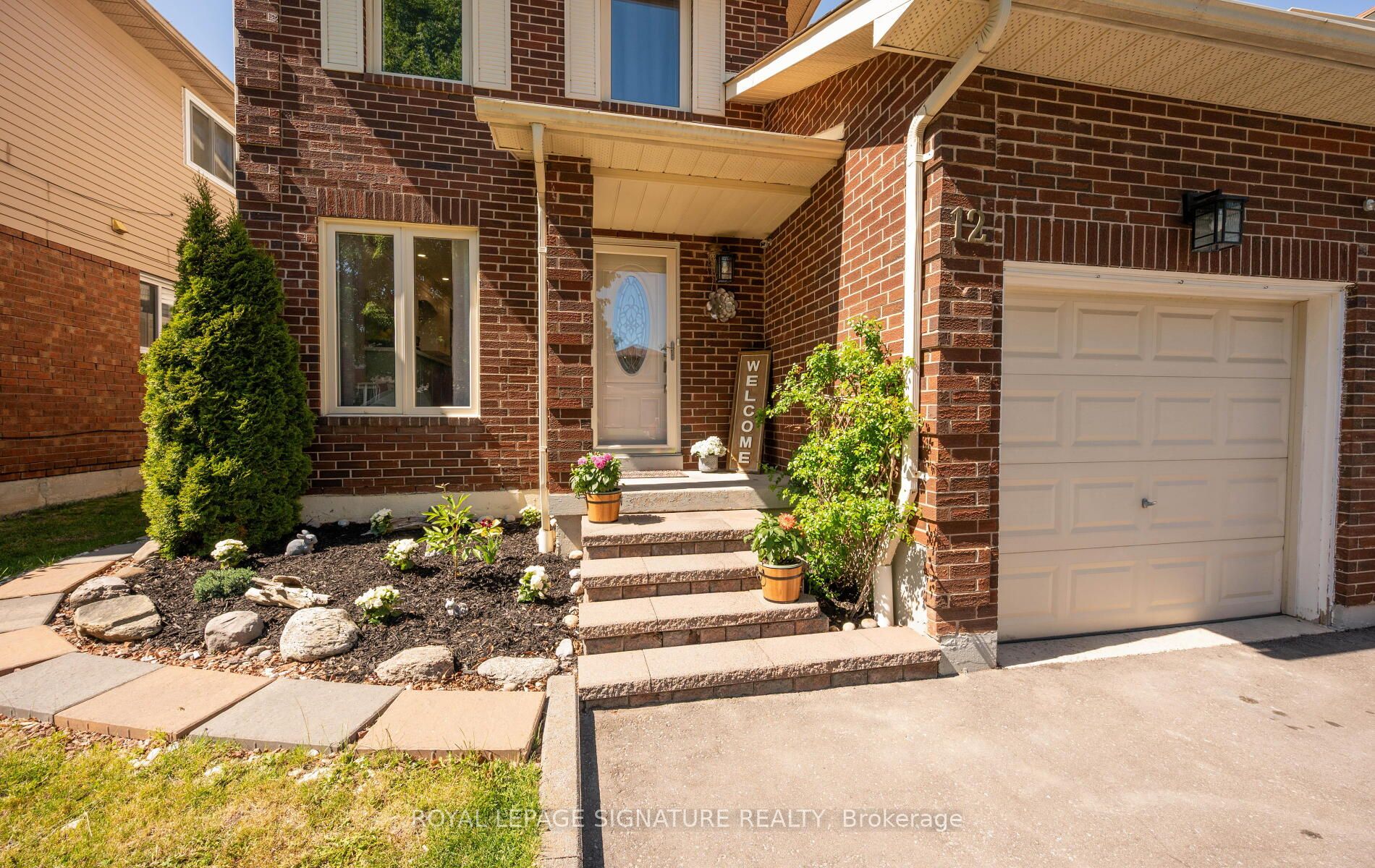 12 Hewitt Crescent