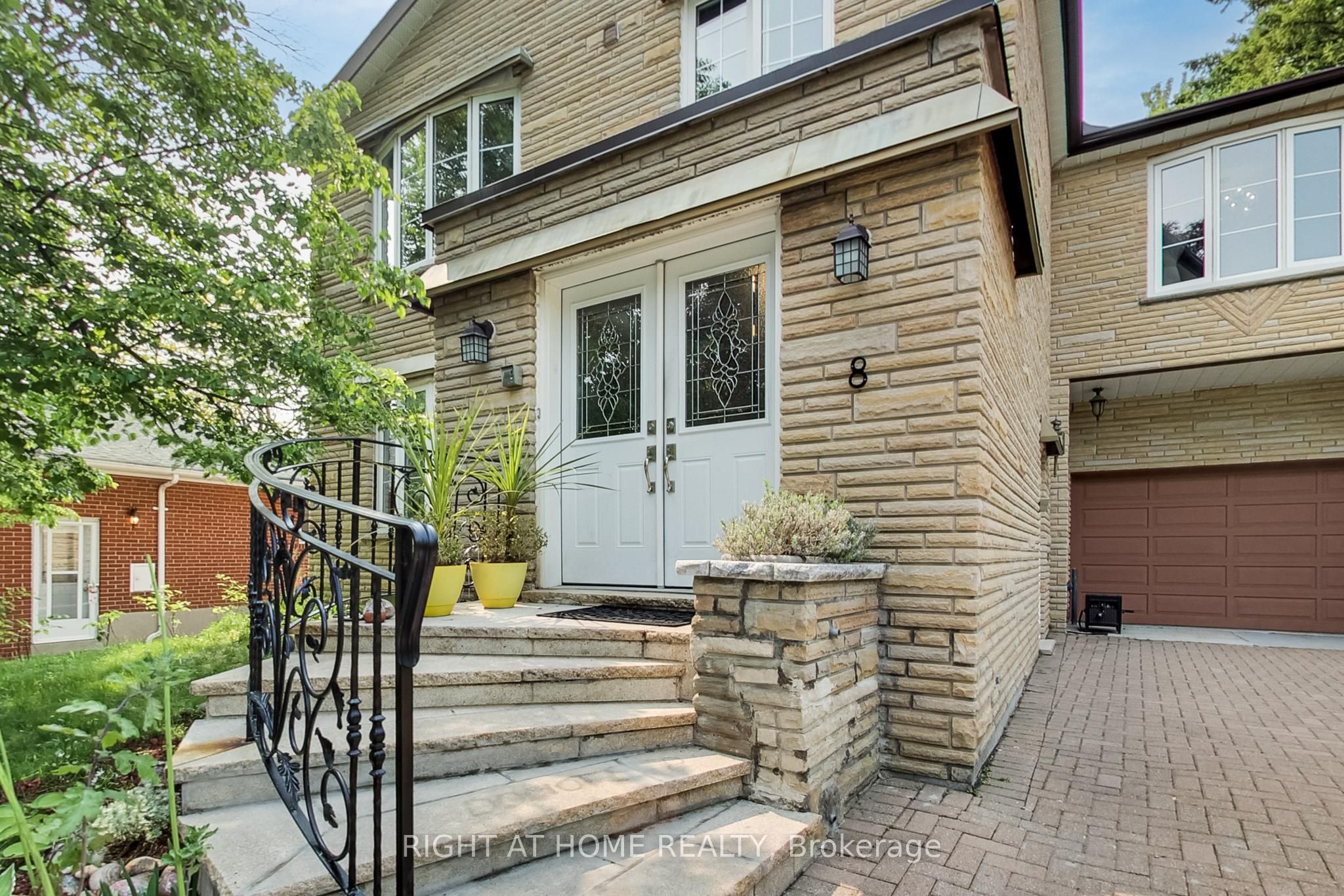 8 Suraty Avenue Property Photo 1