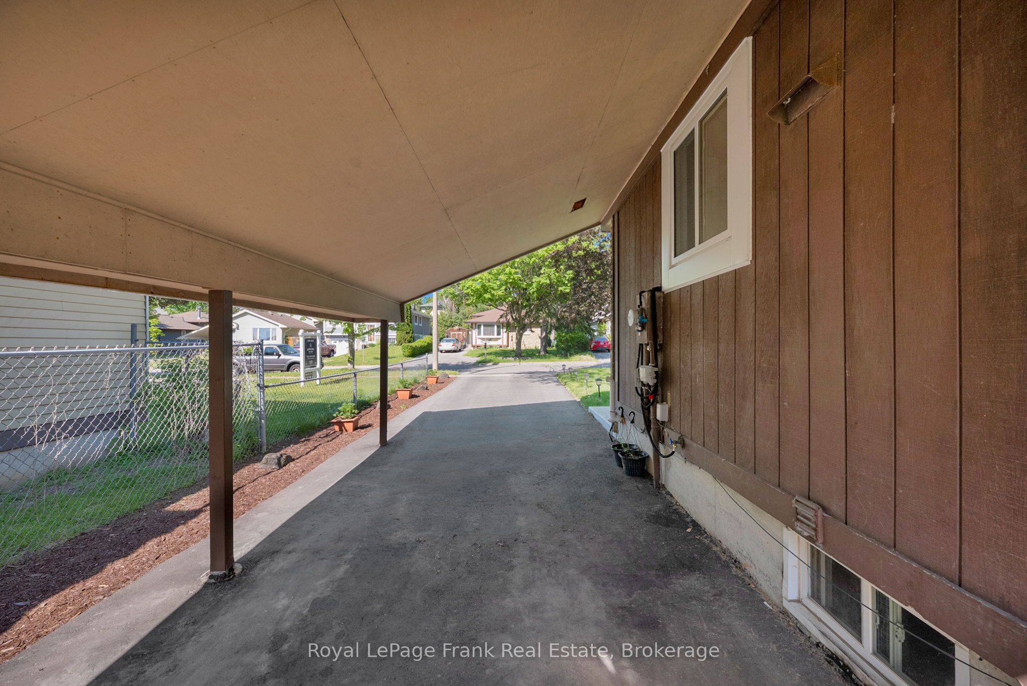 576 Annandale Street Property Photo 3
