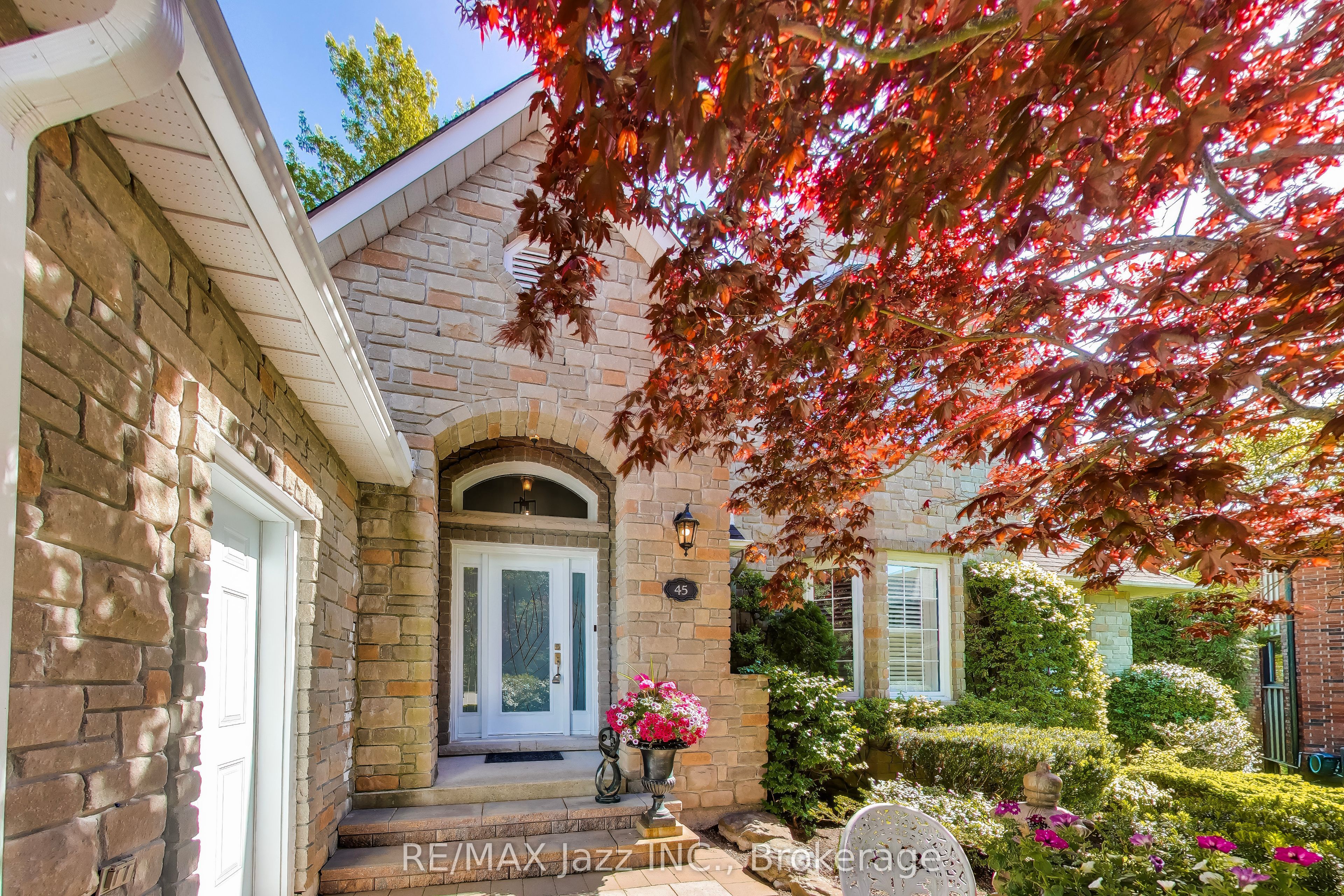 45 Windsor Valley Place Property Photo 2