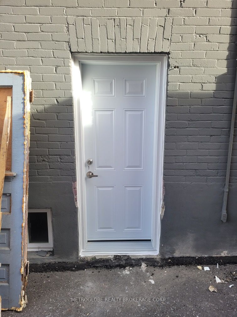 117 Adelaide Avenue E Property Photo 12