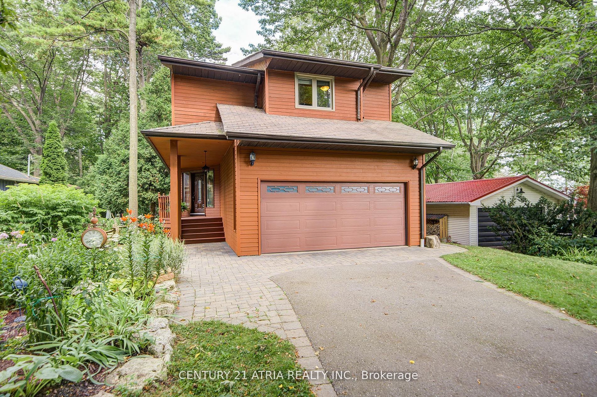 2671 Thickson Road S Property Photo 2