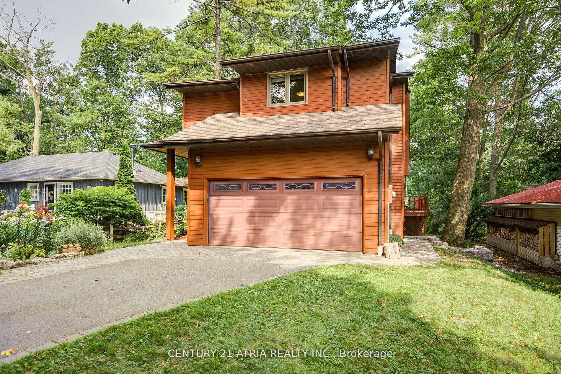 2671 Thickson Road S Property Photo 3