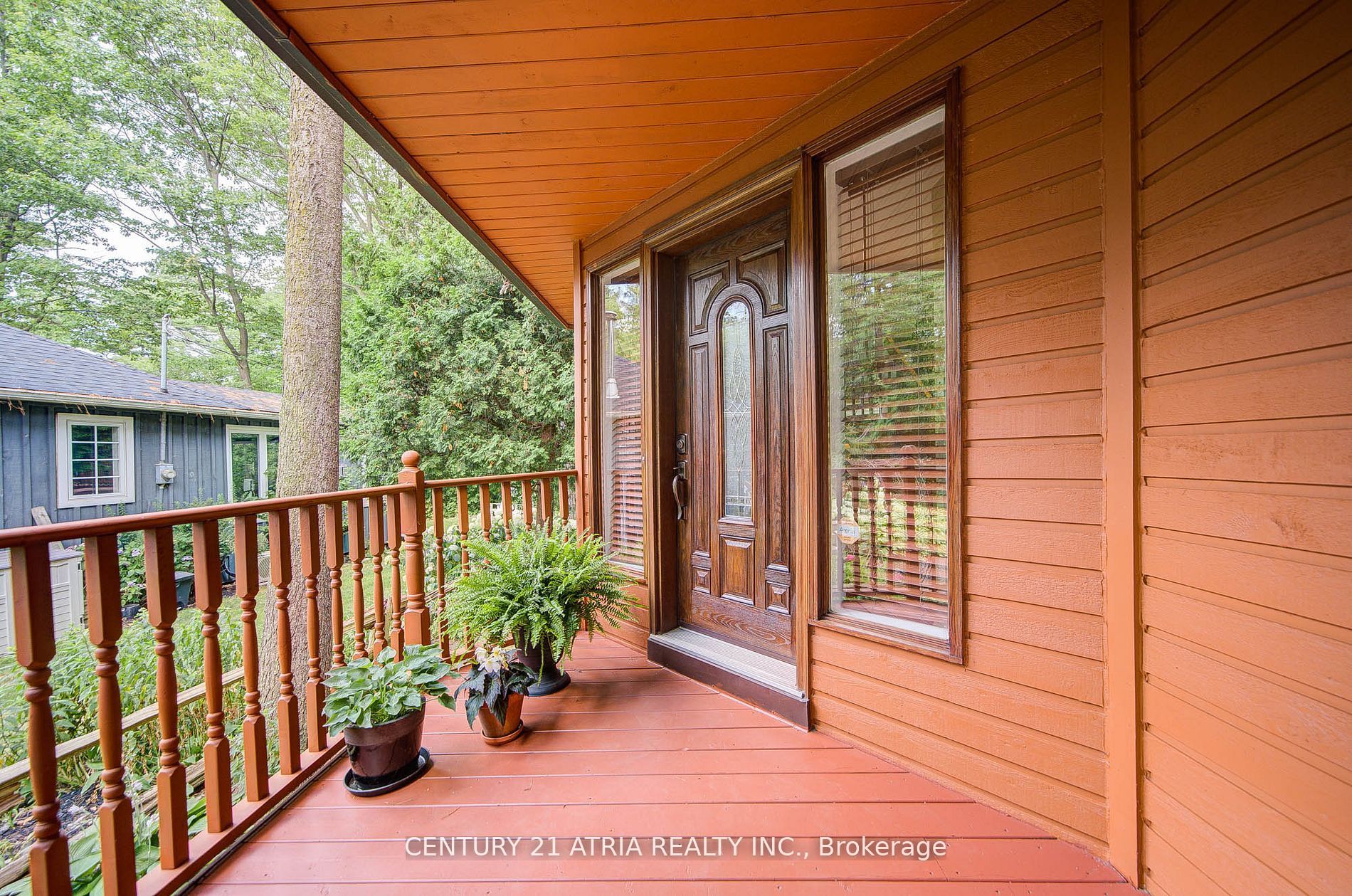 2671 Thickson Road S Property Photo 4
