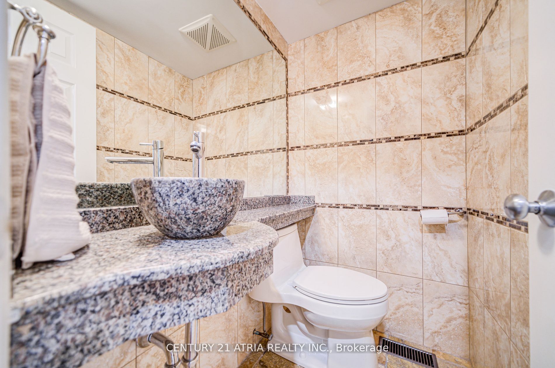 2671 Thickson Road S Property Photo 9