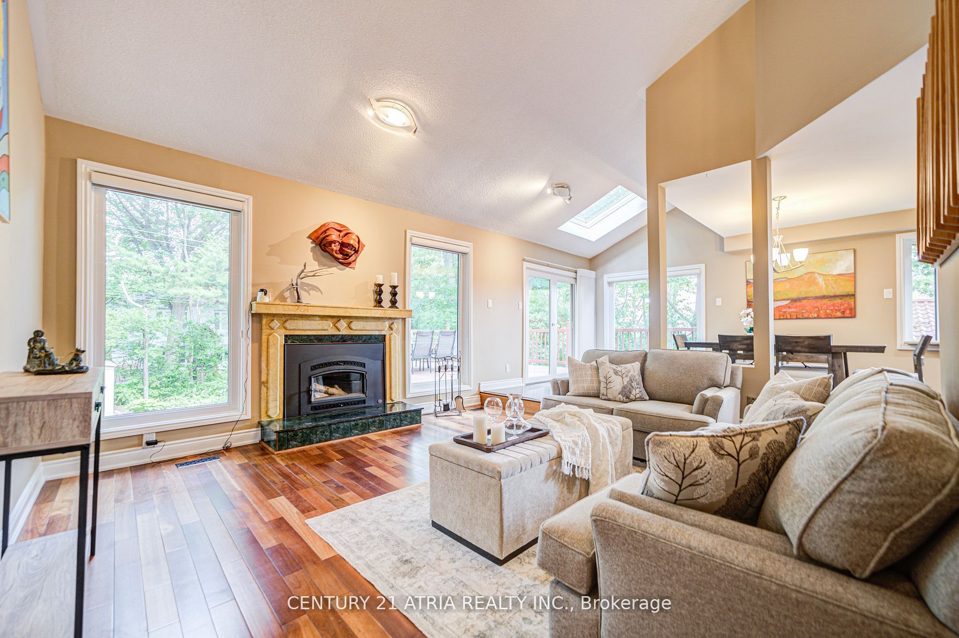 2671 Thickson Road S Property Photo 10
