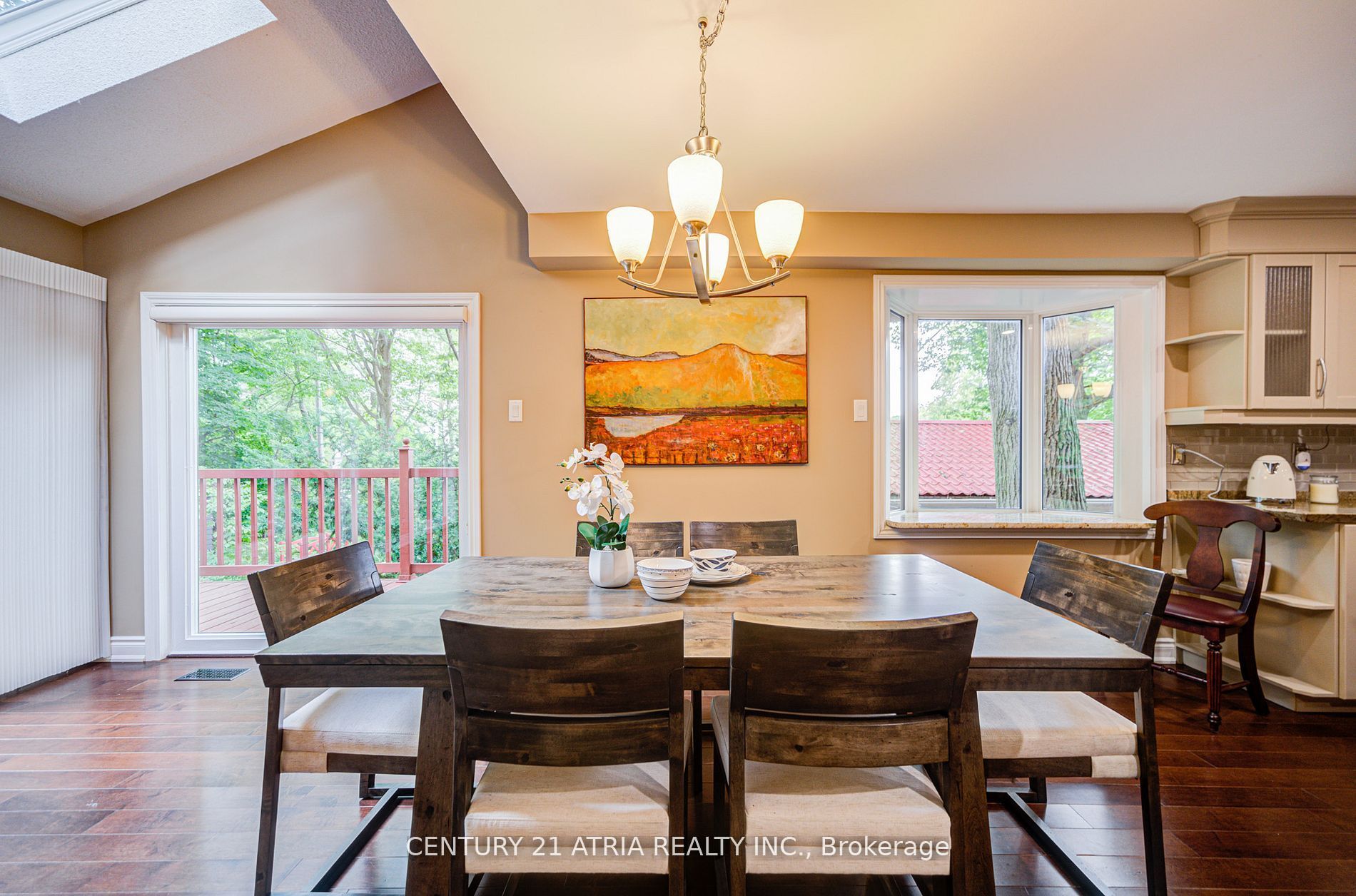 2671 Thickson Road S Property Photo 16