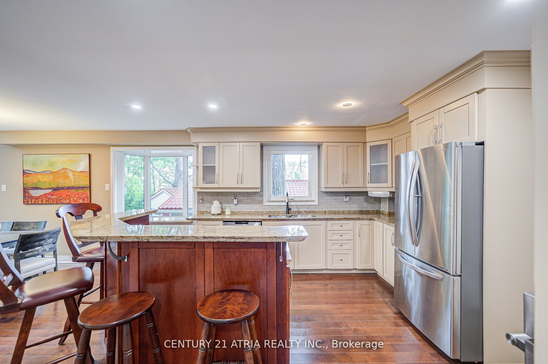 2671 Thickson Road S Property Photo 19