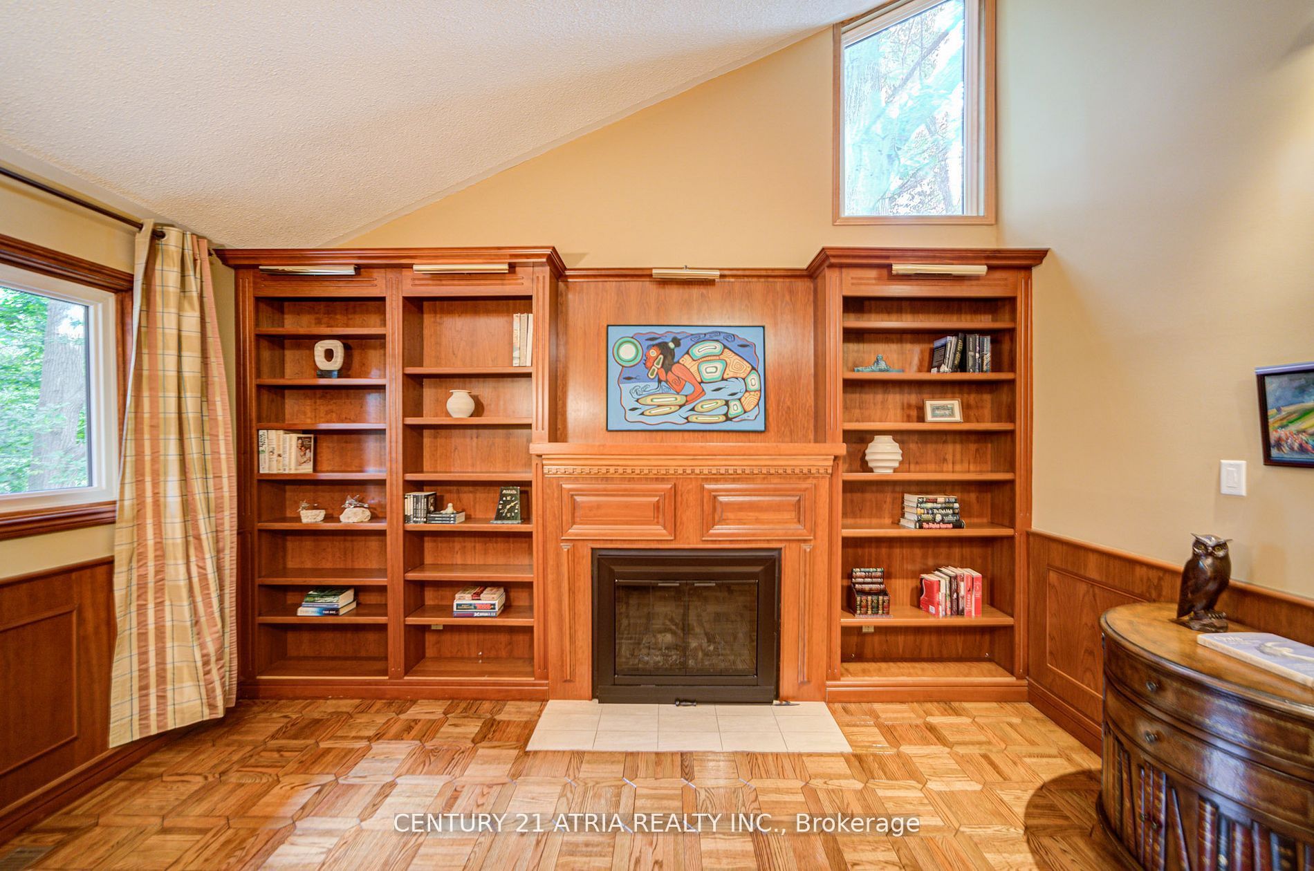 2671 Thickson Road S Property Photo 25