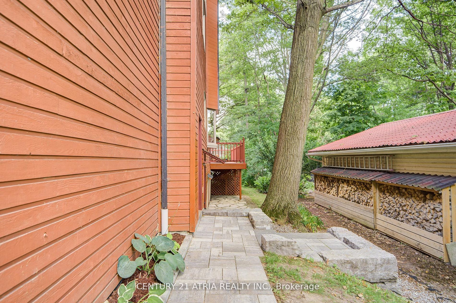 2671 Thickson Road S Property Photo 35