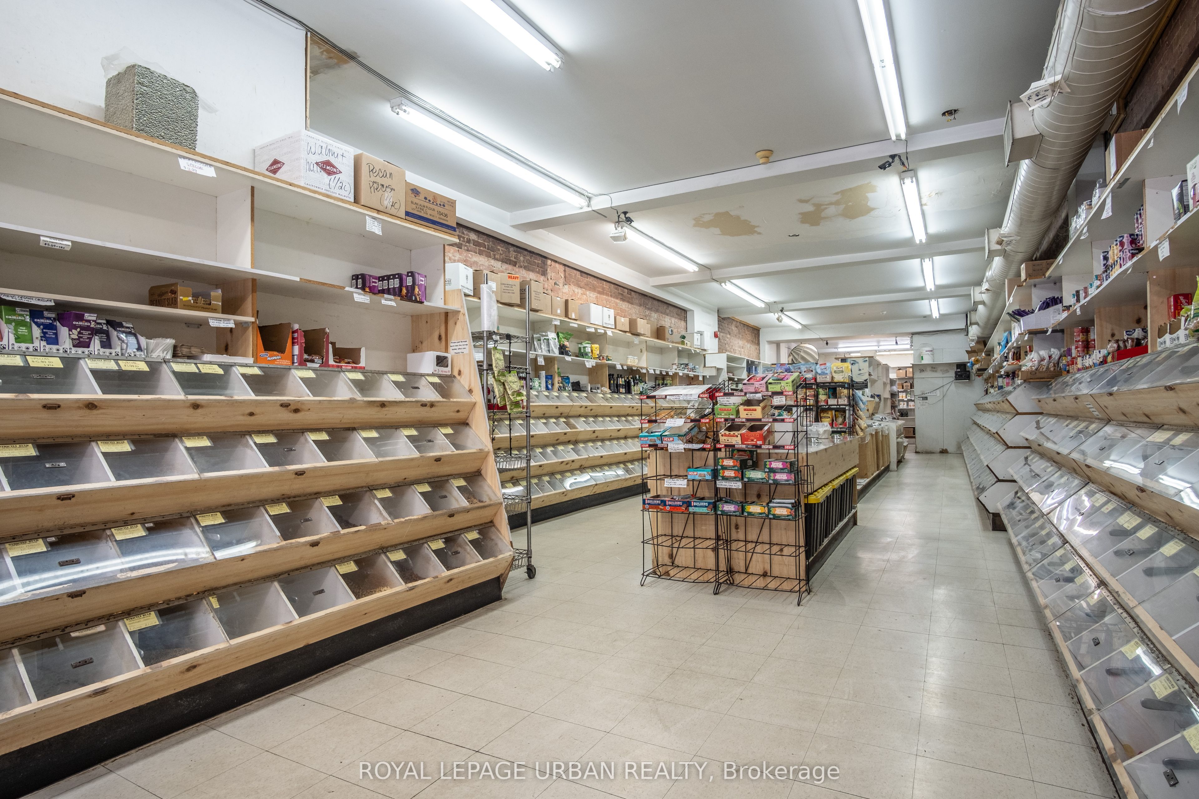 638 Danforth Avenue Property Photo 4
