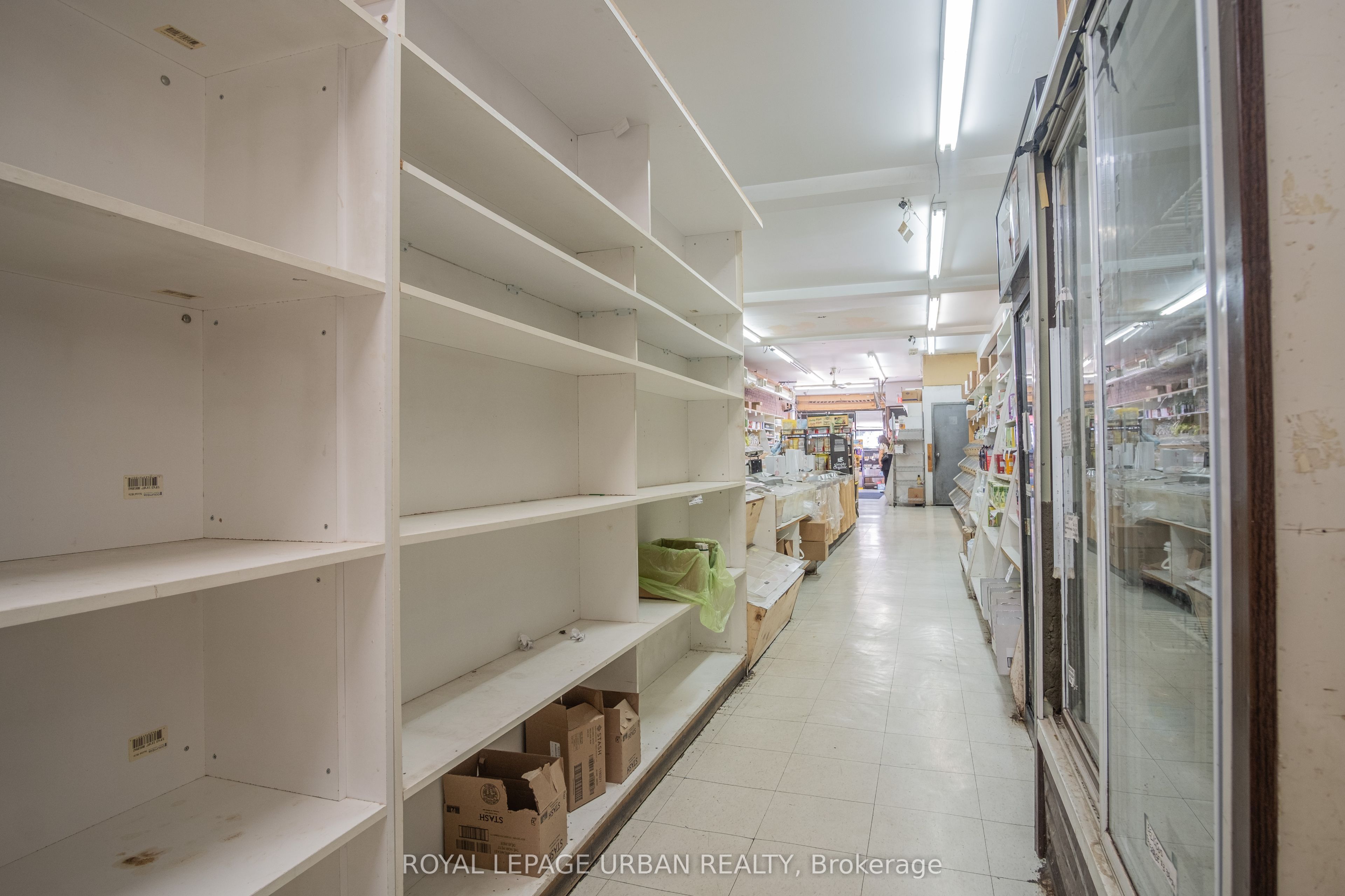 638 Danforth Avenue Property Photo 12