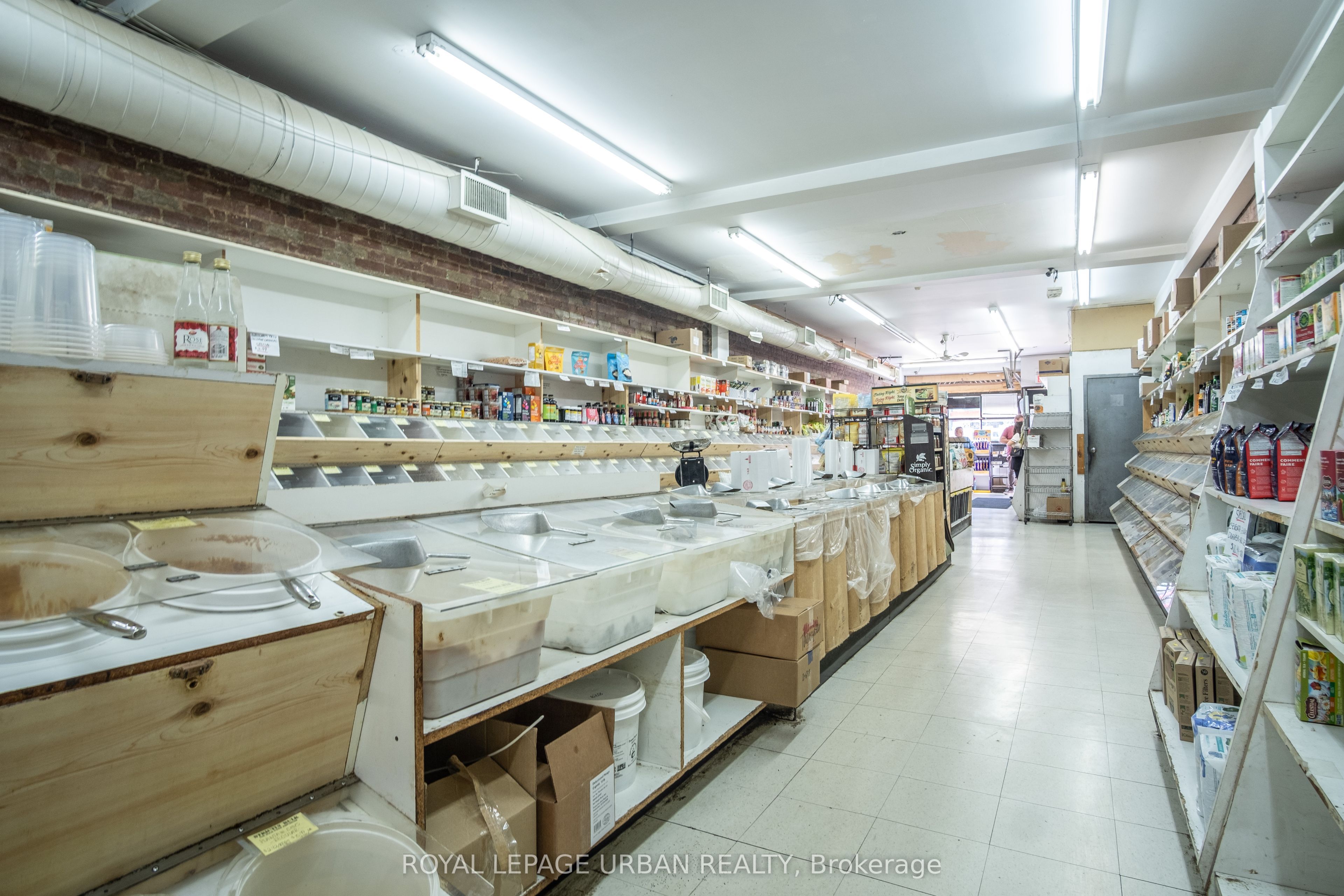 638 Danforth Avenue Property Photo 13