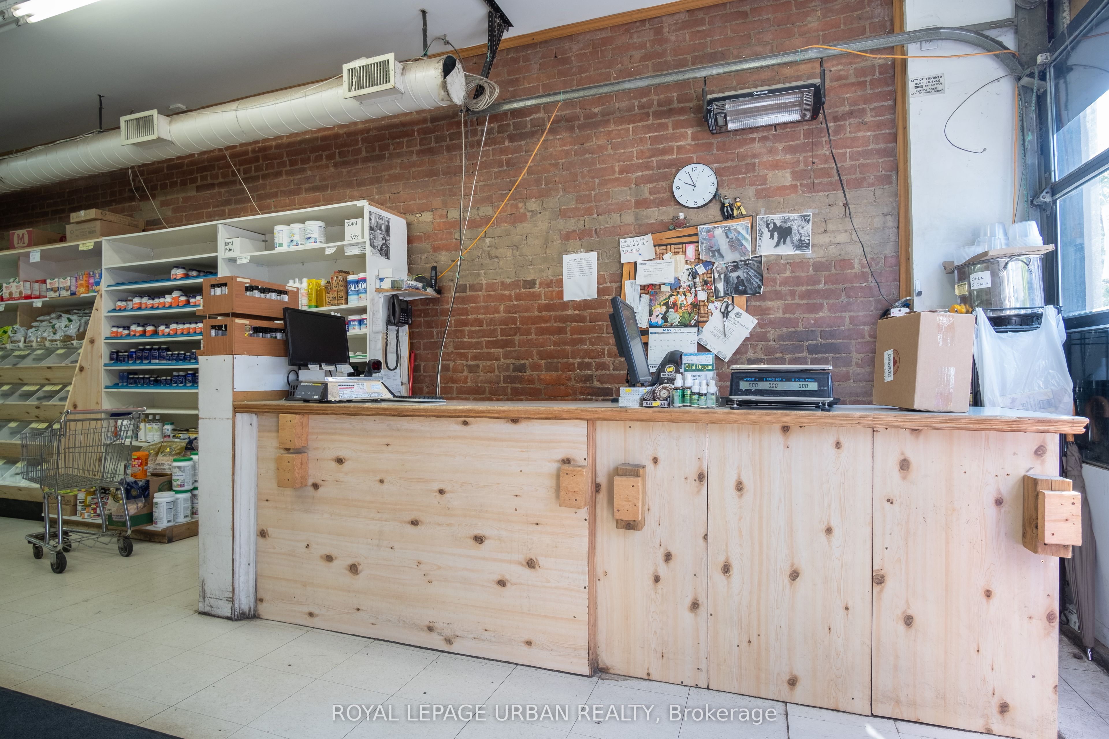 638 Danforth Avenue Property Photo 20