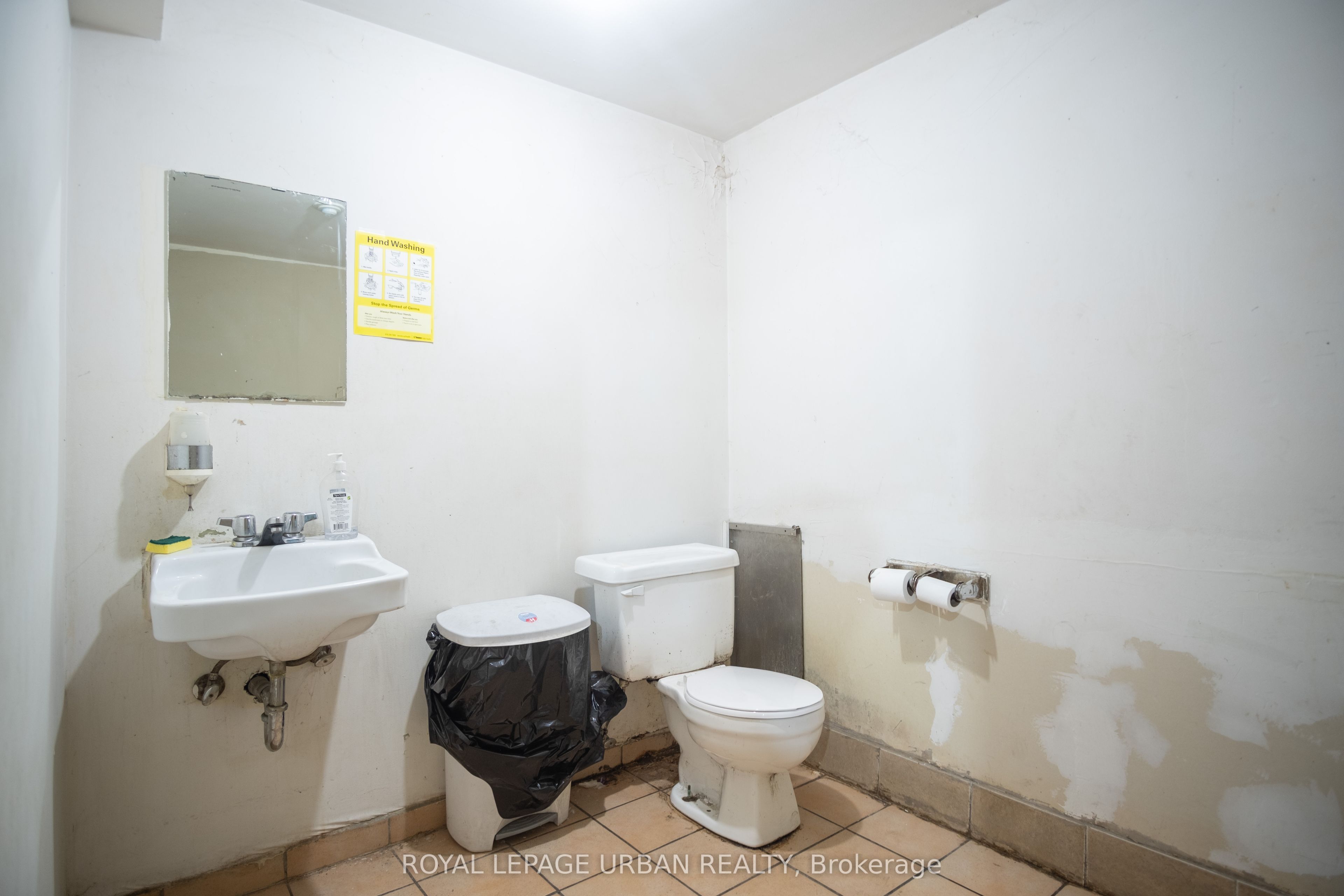 638 Danforth Avenue Property Photo 27