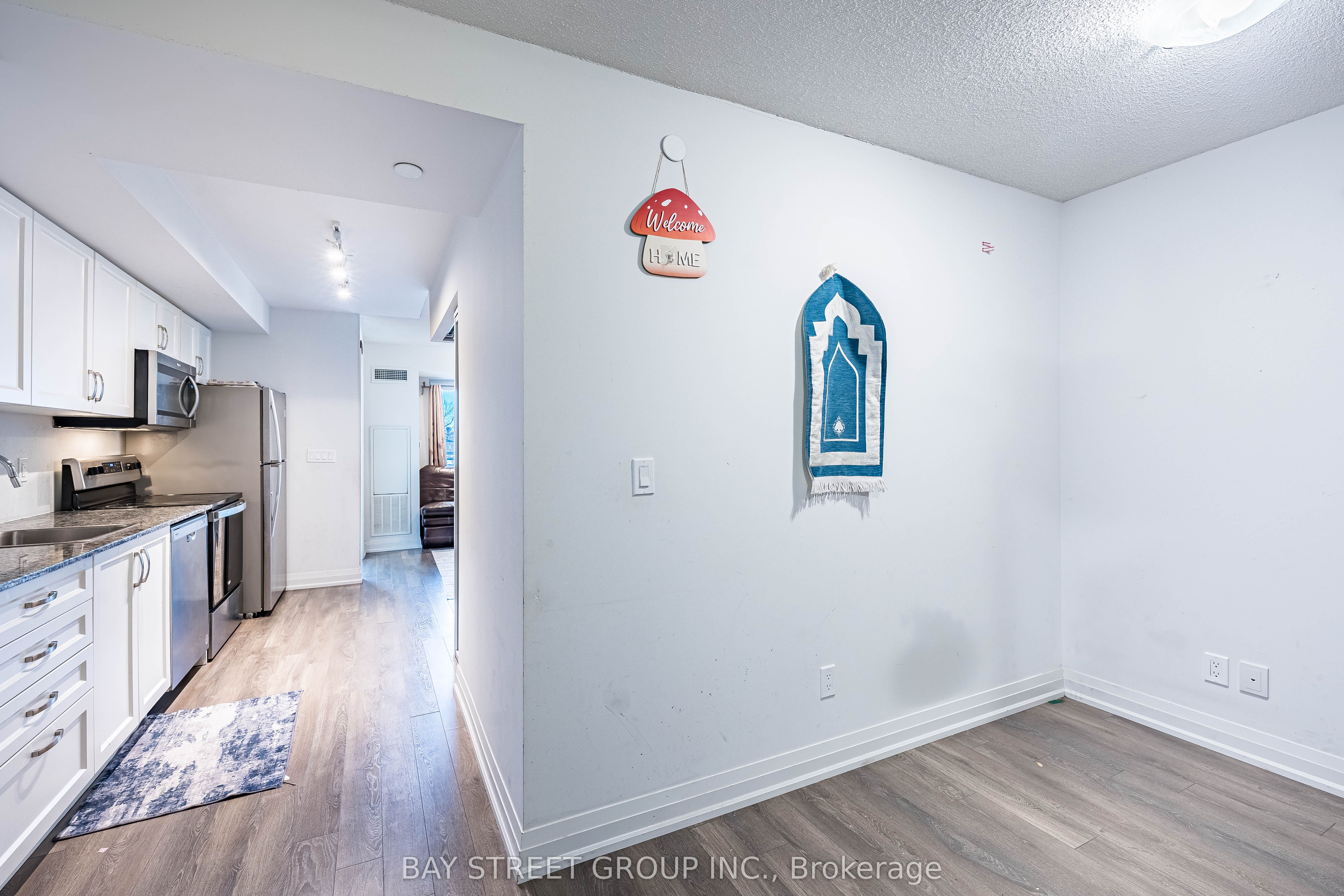 20 Meadowglen Place 222 Property Photo 6