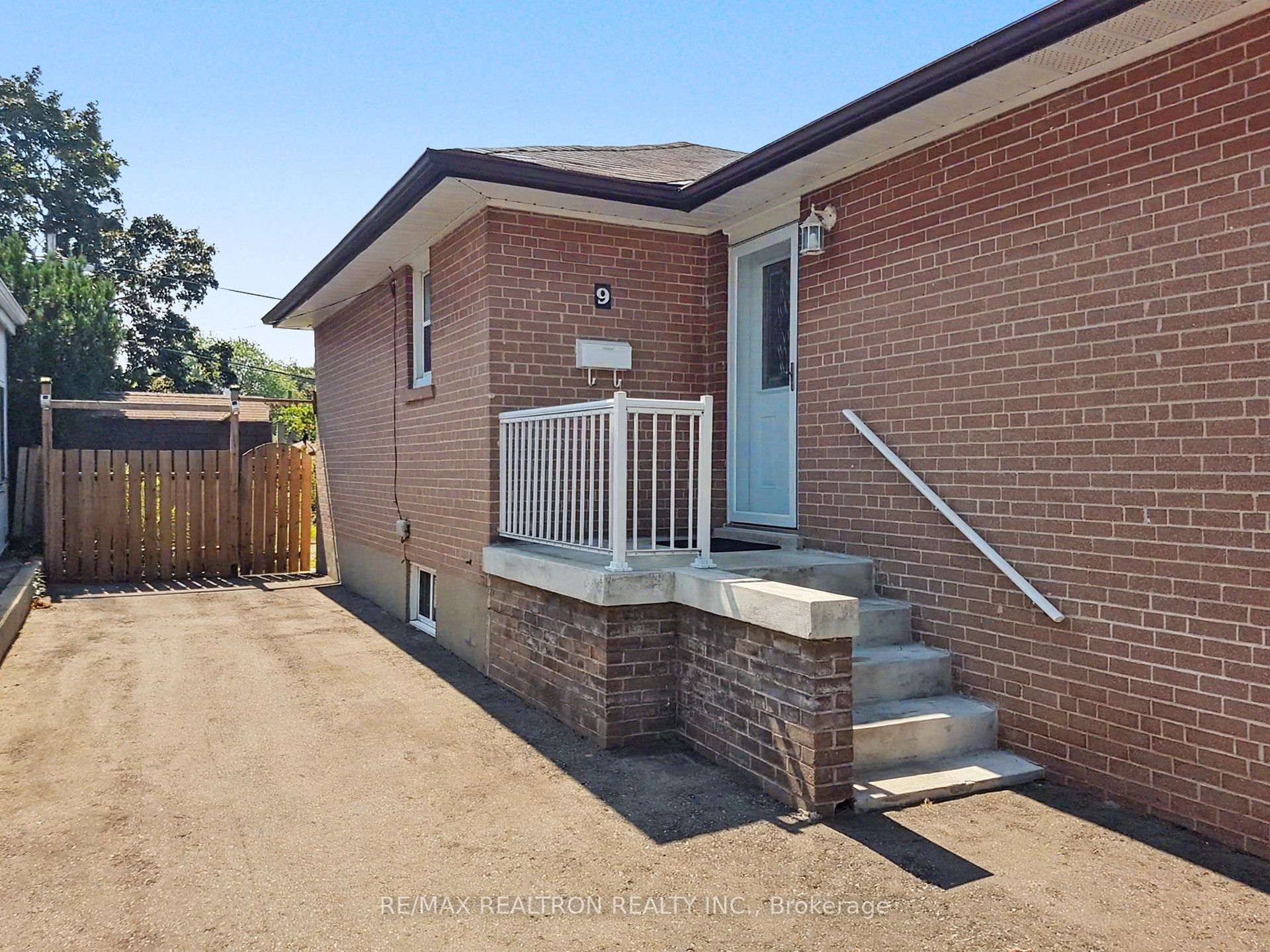 9 Stanwell Drive Property Photo 2
