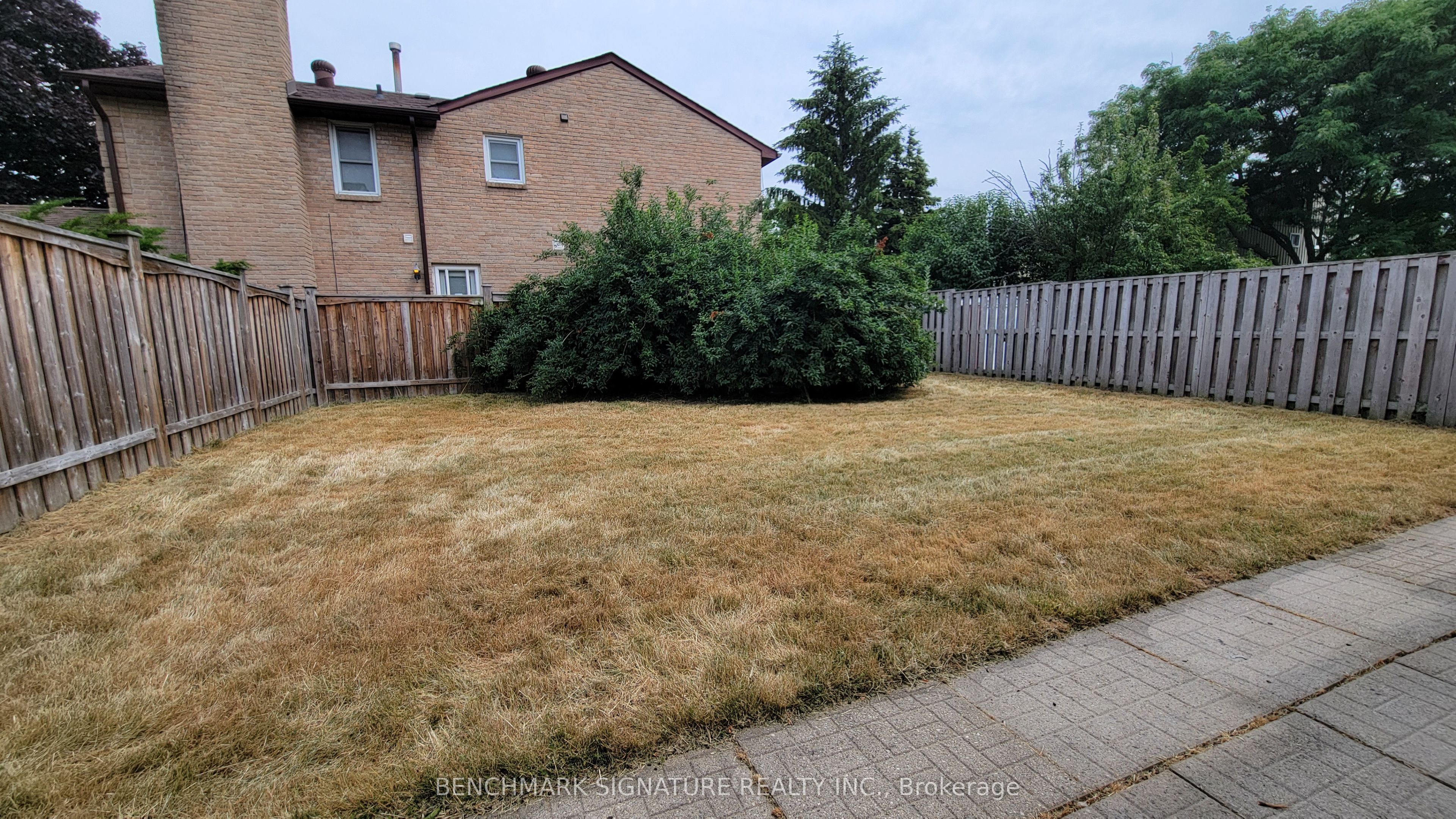 35 Wintermute Boulevard Property Photo 3