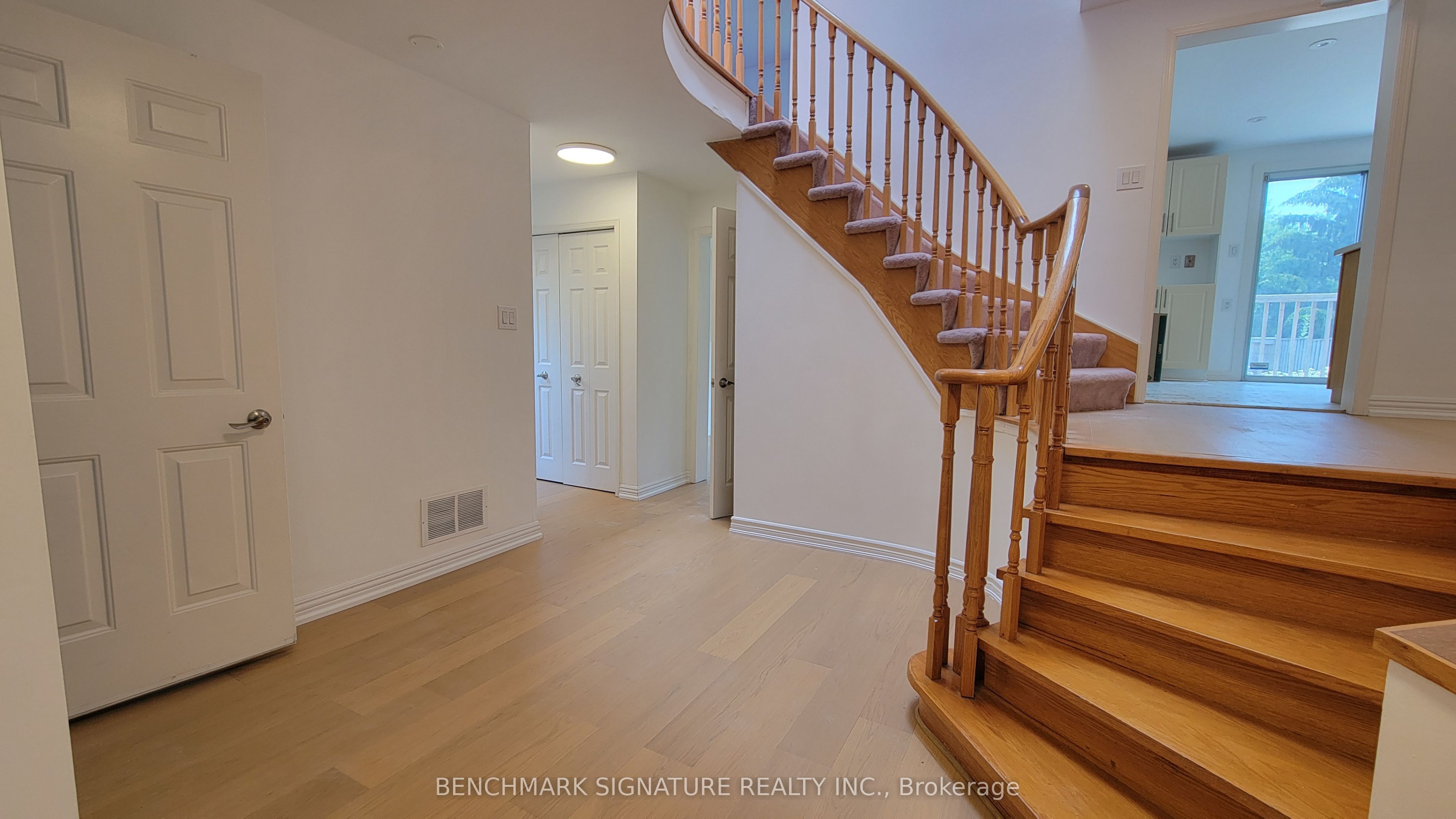 35 Wintermute Boulevard Property Photo 4