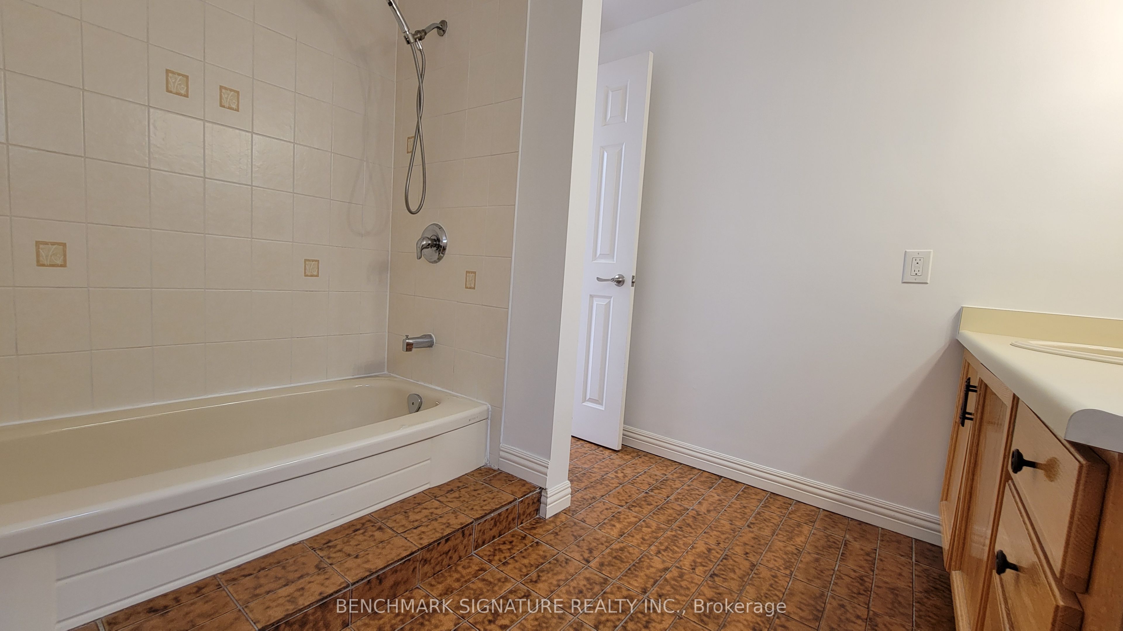 35 Wintermute Boulevard Property Photo 24