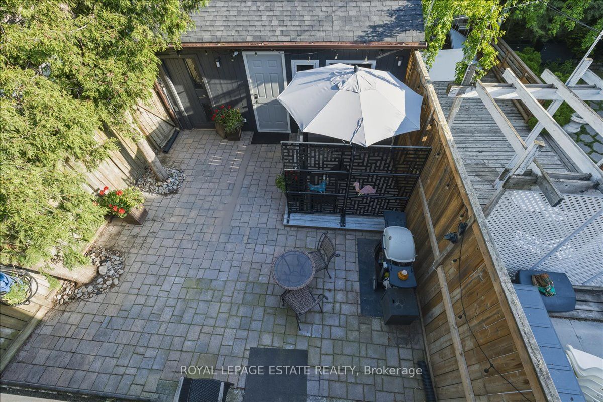 1398 Queen Street E Property Photo 8