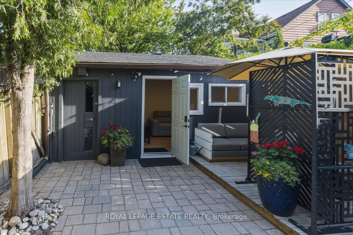 1398 Queen Street E Property Photo 9