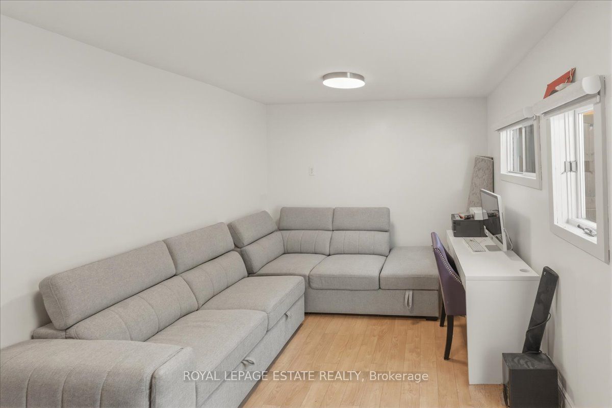 1398 Queen Street E Property Photo 10