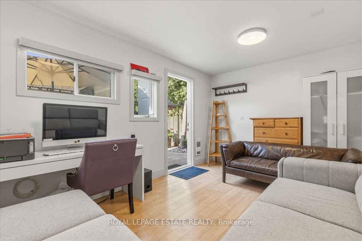 1398 Queen Street E Property Photo 11