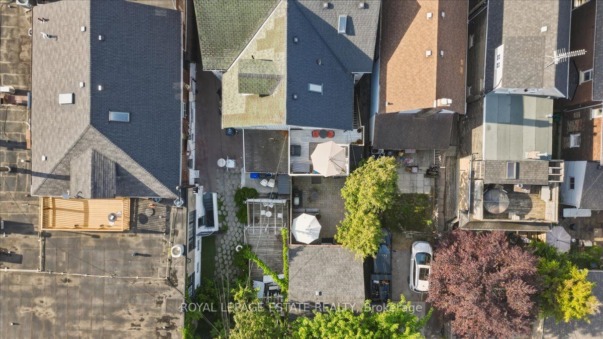 1398 Queen Street E Property Photo 18