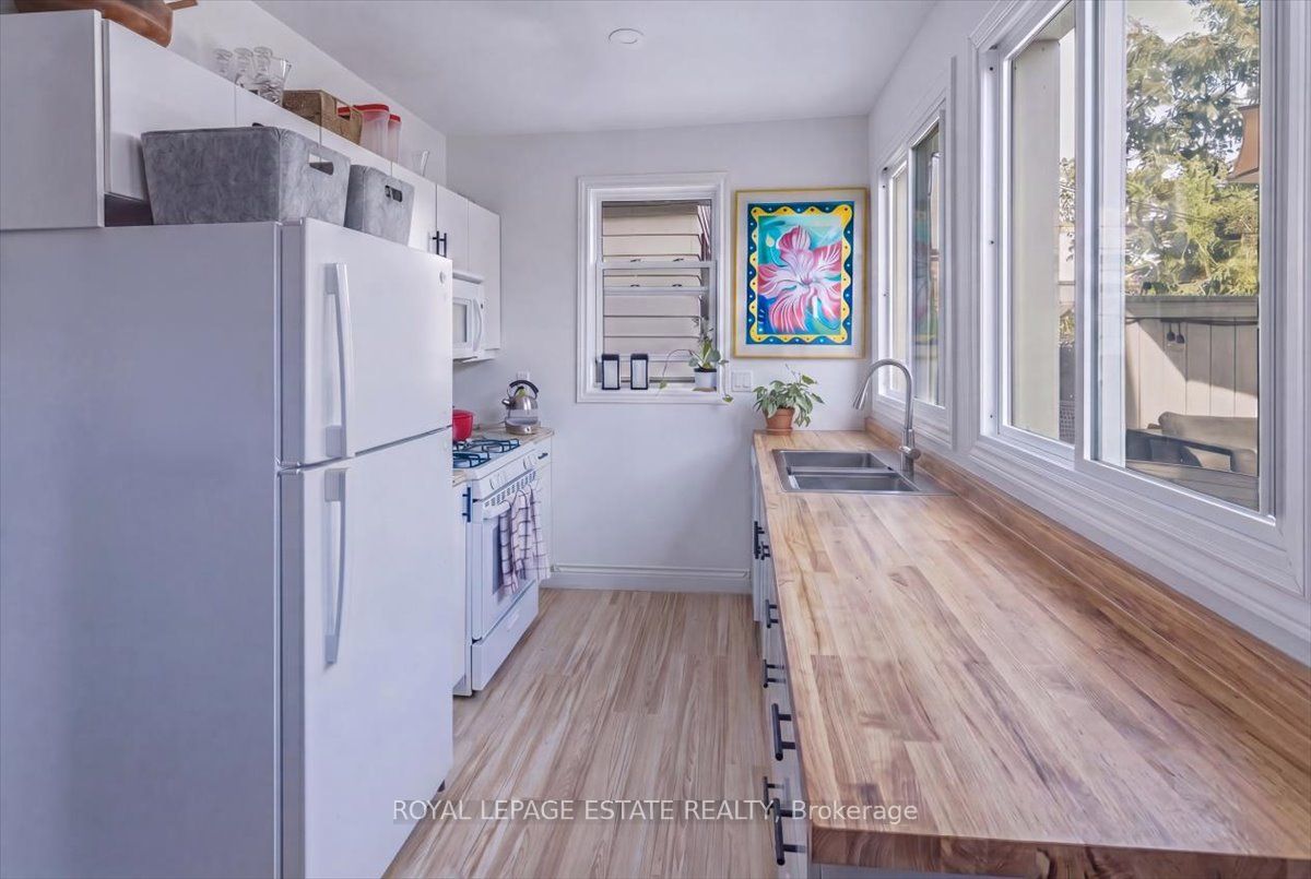 1398 Queen Street E Property Photo 19