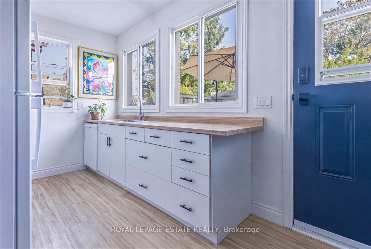 1398 Queen Street E Property Photo 20