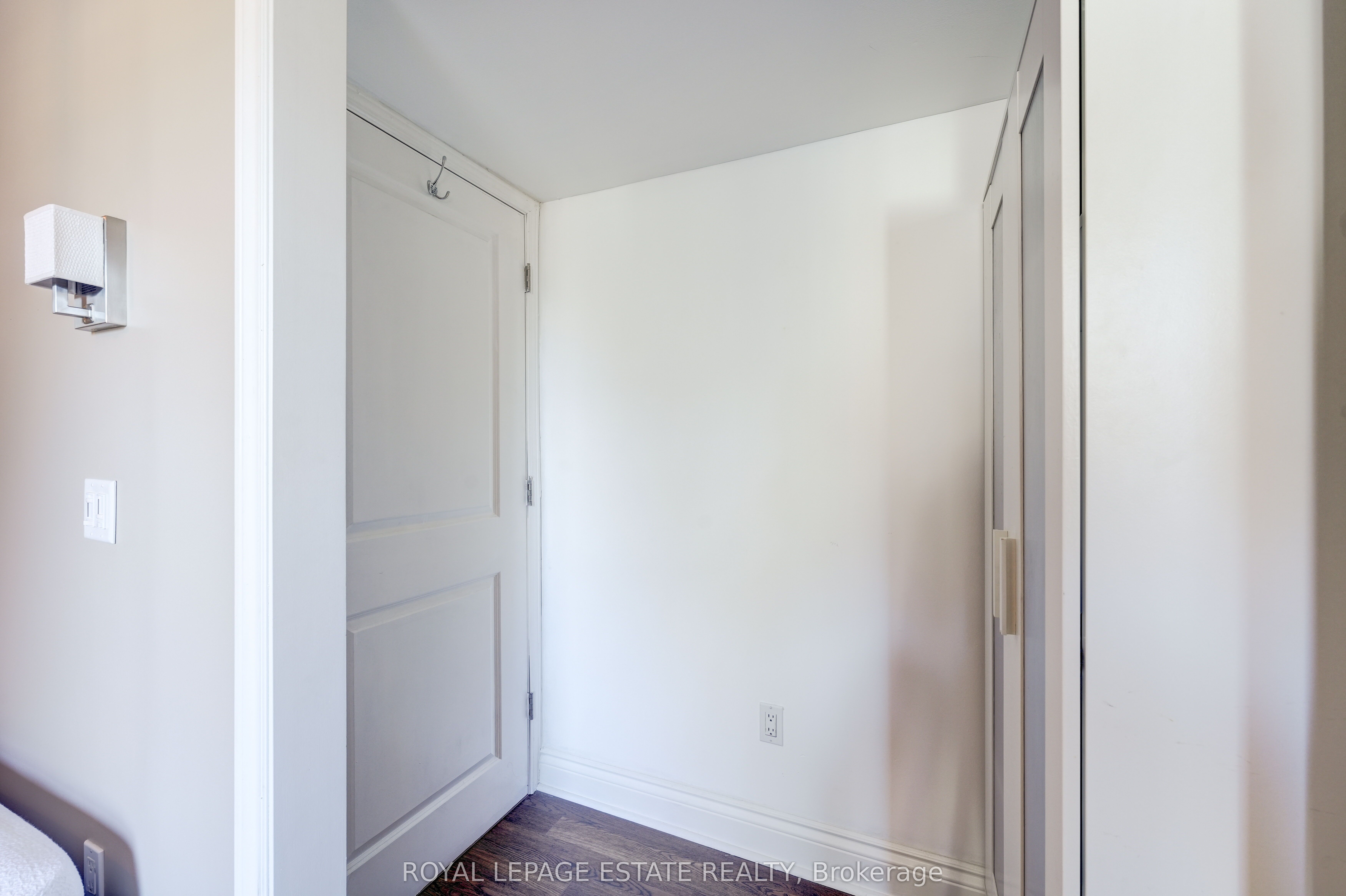 1398 Queen Street E Property Photo 22