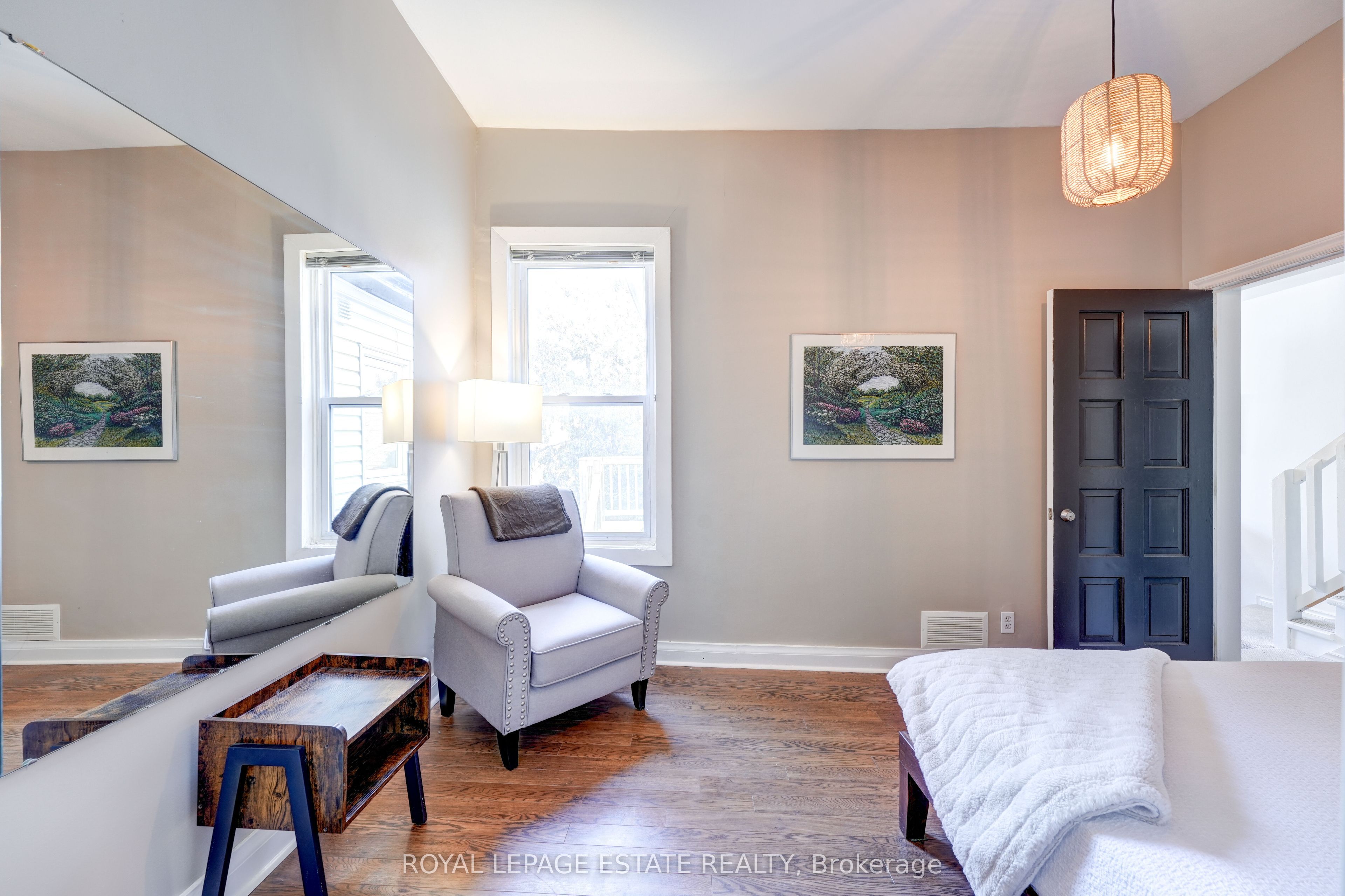 1398 Queen Street E Property Photo 23