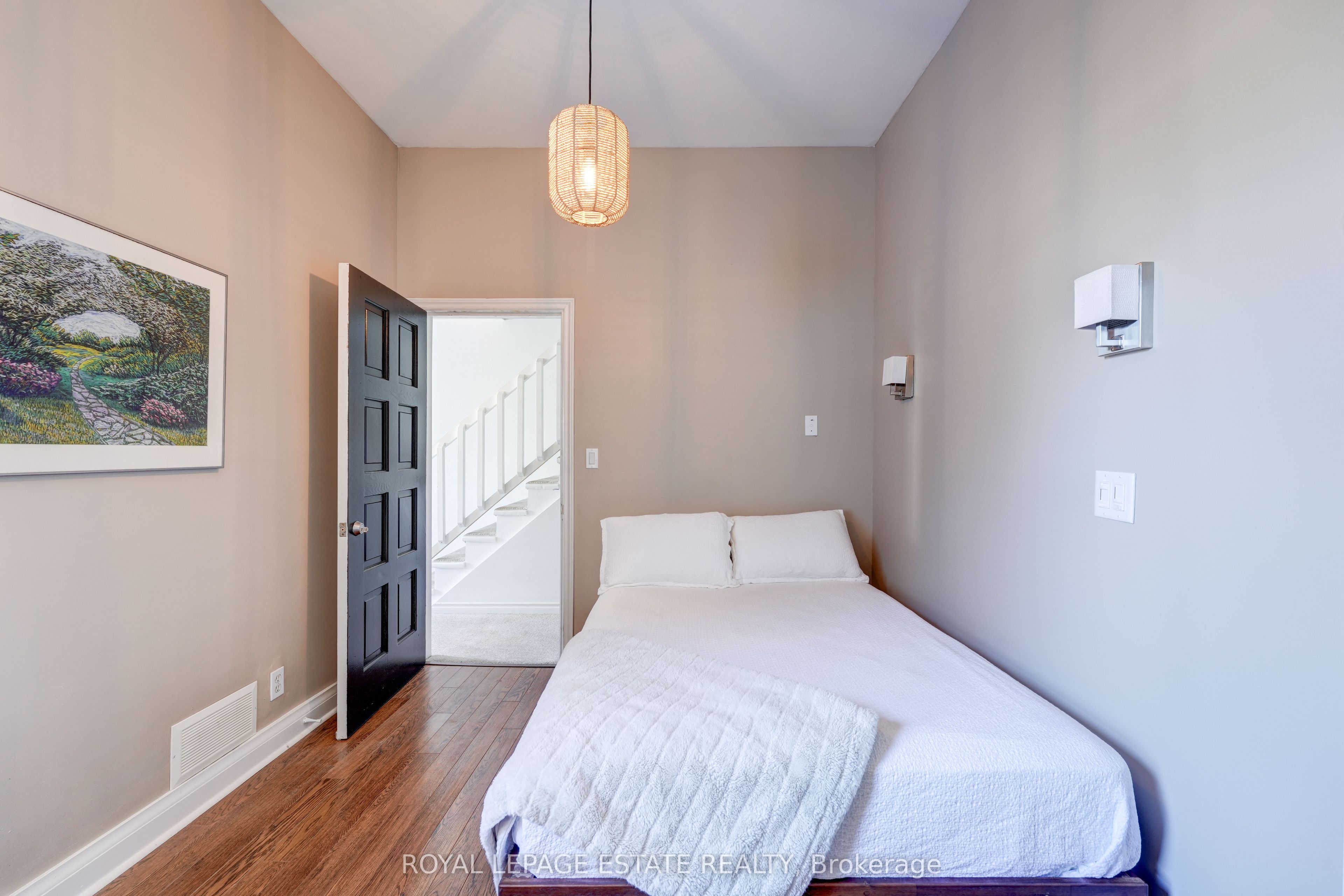 1398 Queen Street E Property Photo 25
