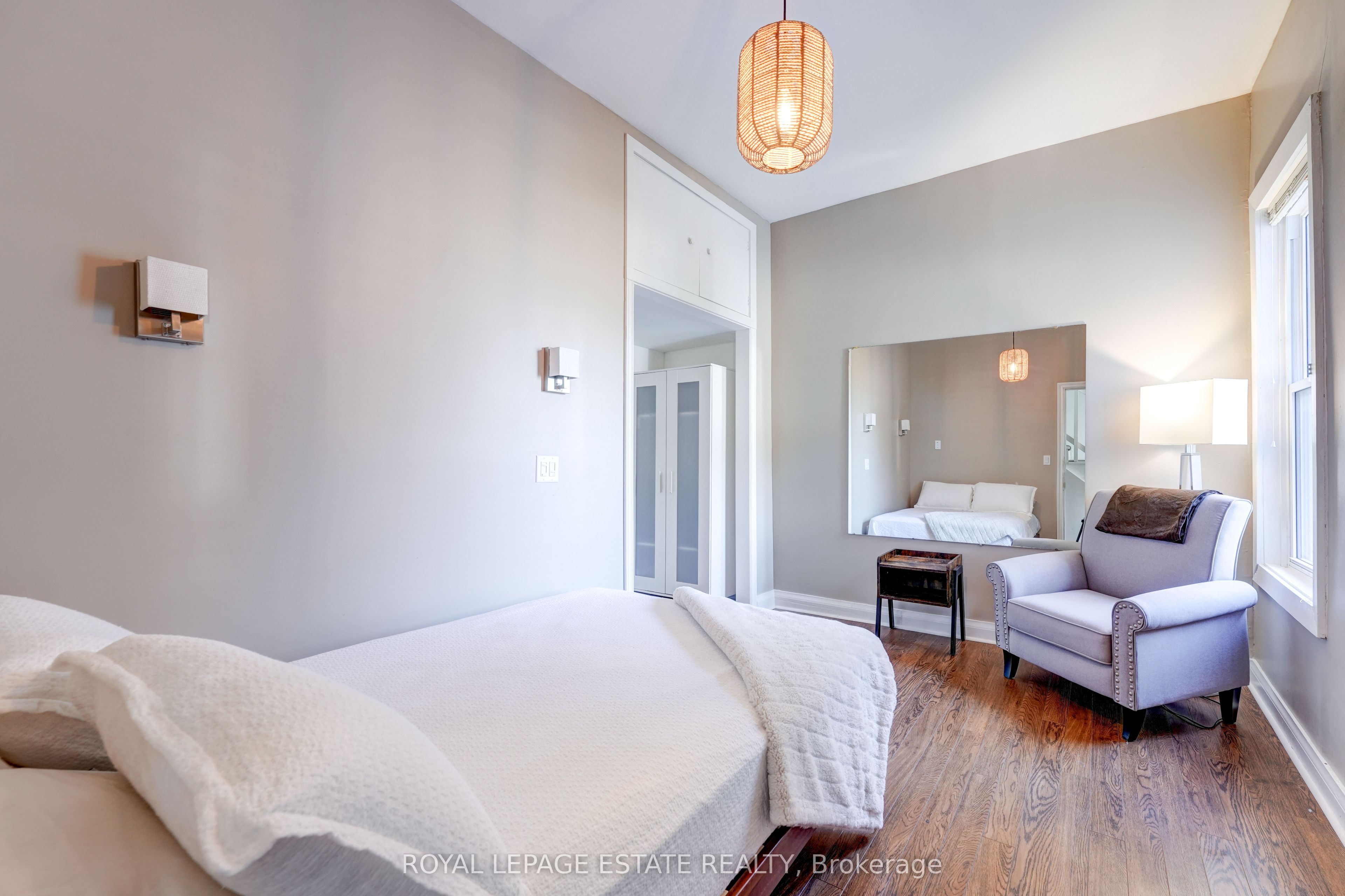 1398 Queen Street E Property Photo 26