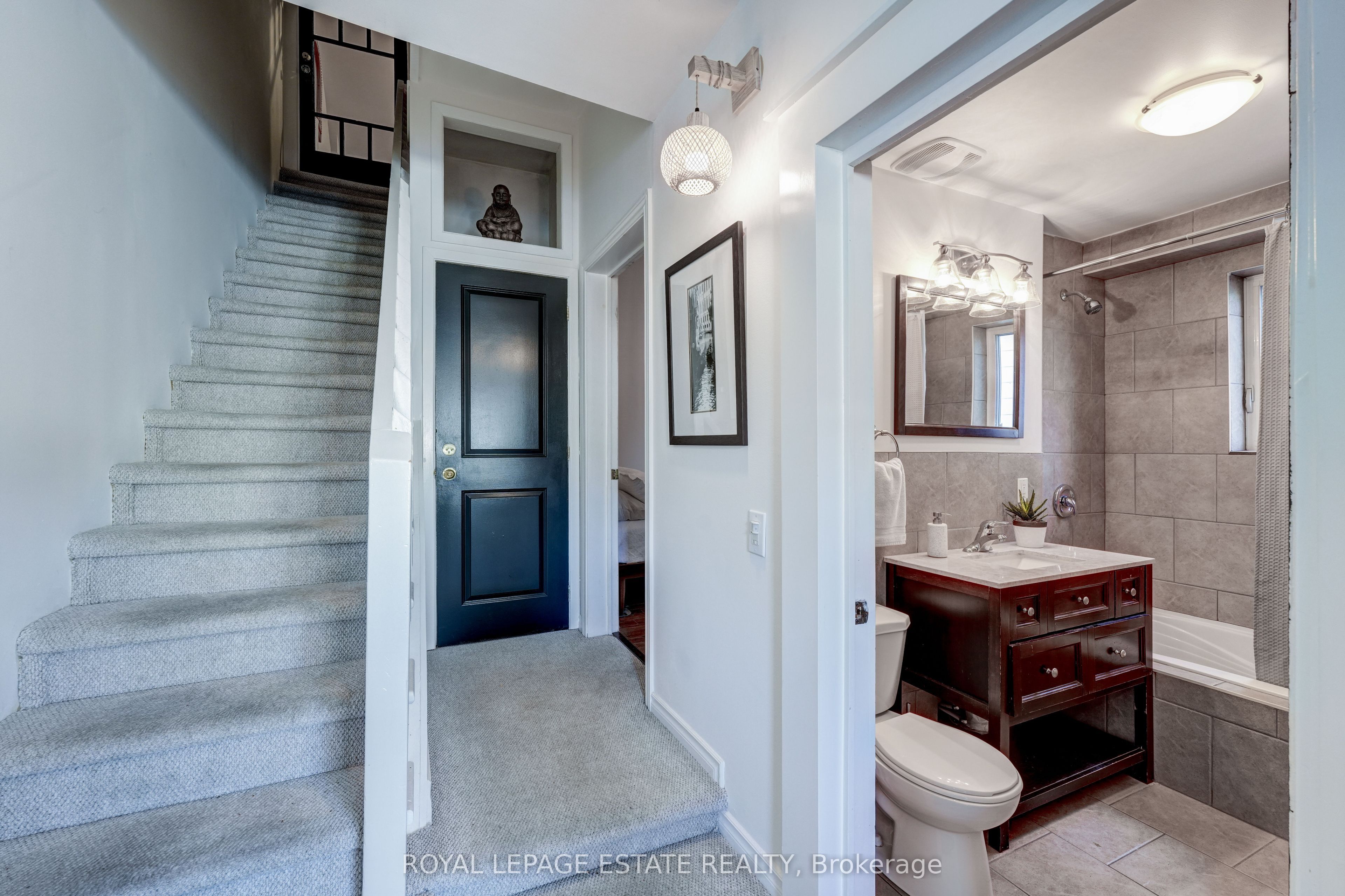 1398 Queen Street E Property Photo 28